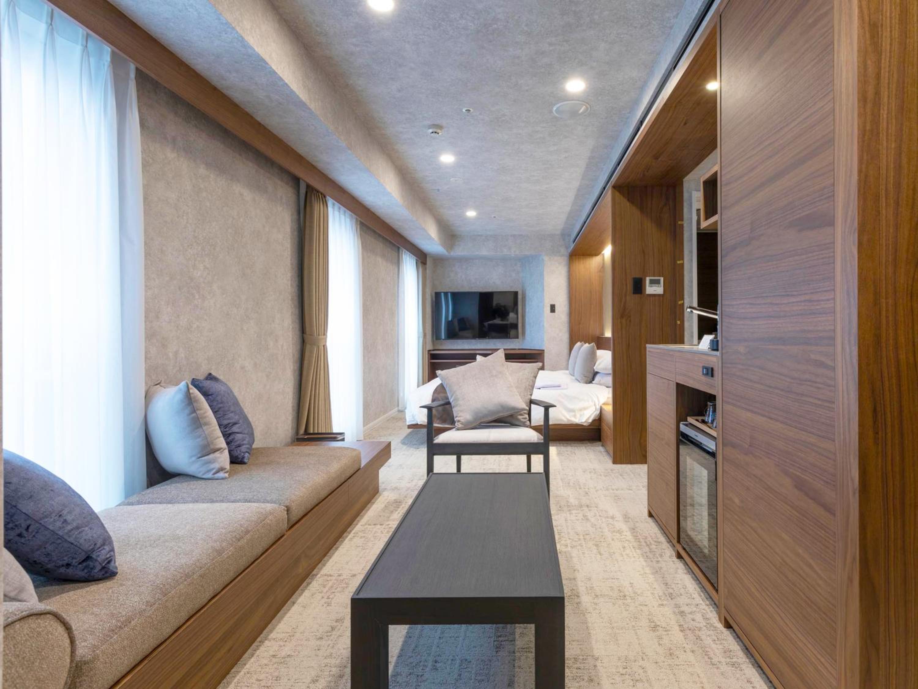 Deluxe Queen Room with Sofa Bed and City View photo 3