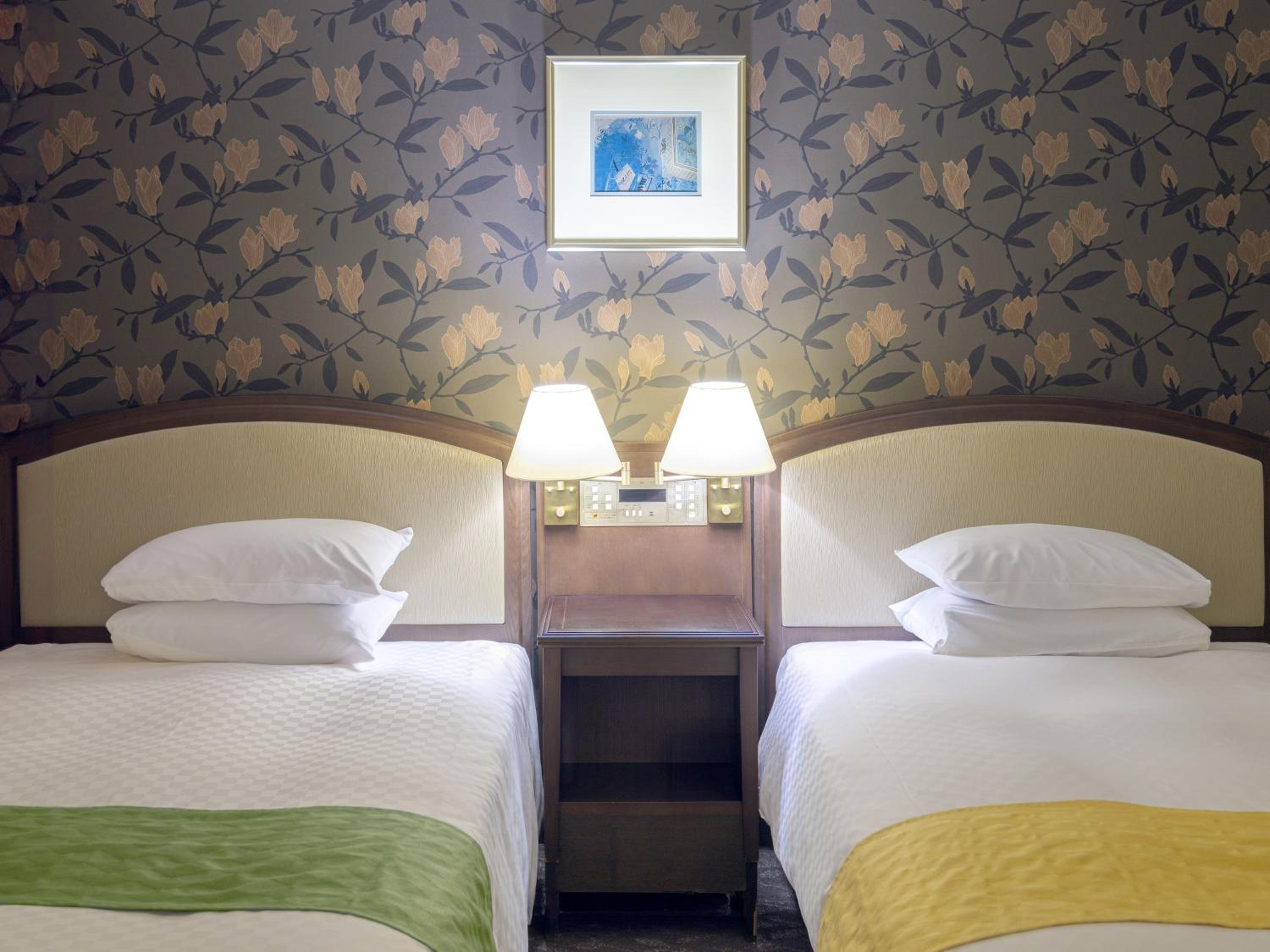 Moderate Twin Room with Sofa Bed and City View photo 3