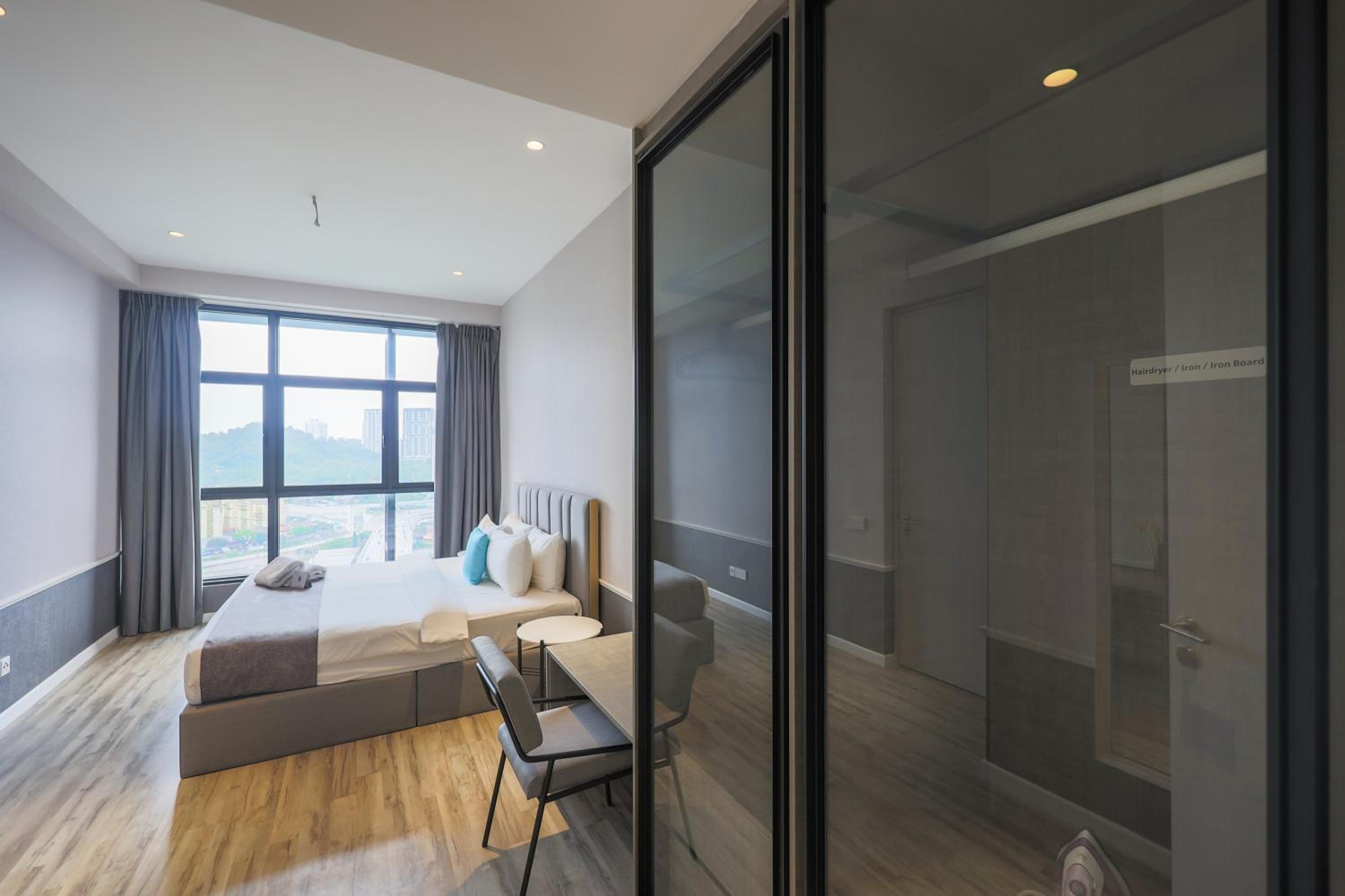 1 Bedroom Suites photo 2