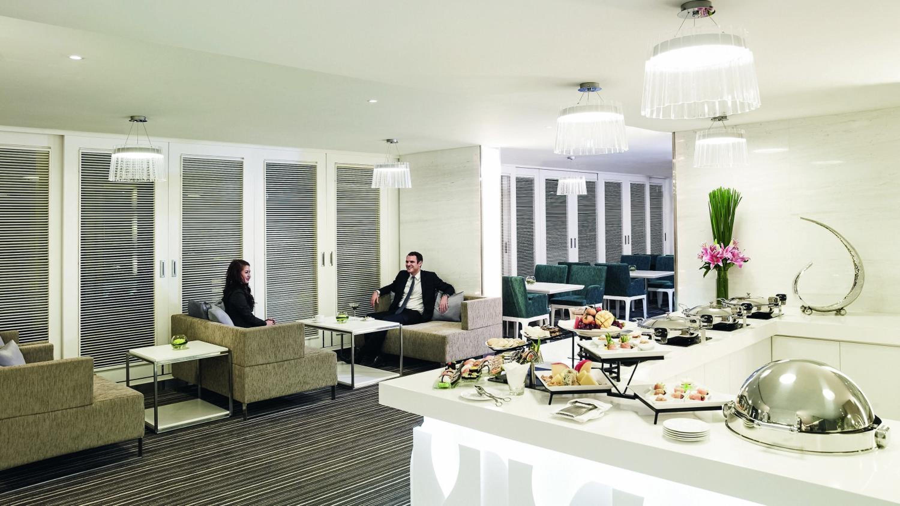 Executive Suite with Premier Lounge Access photo 3