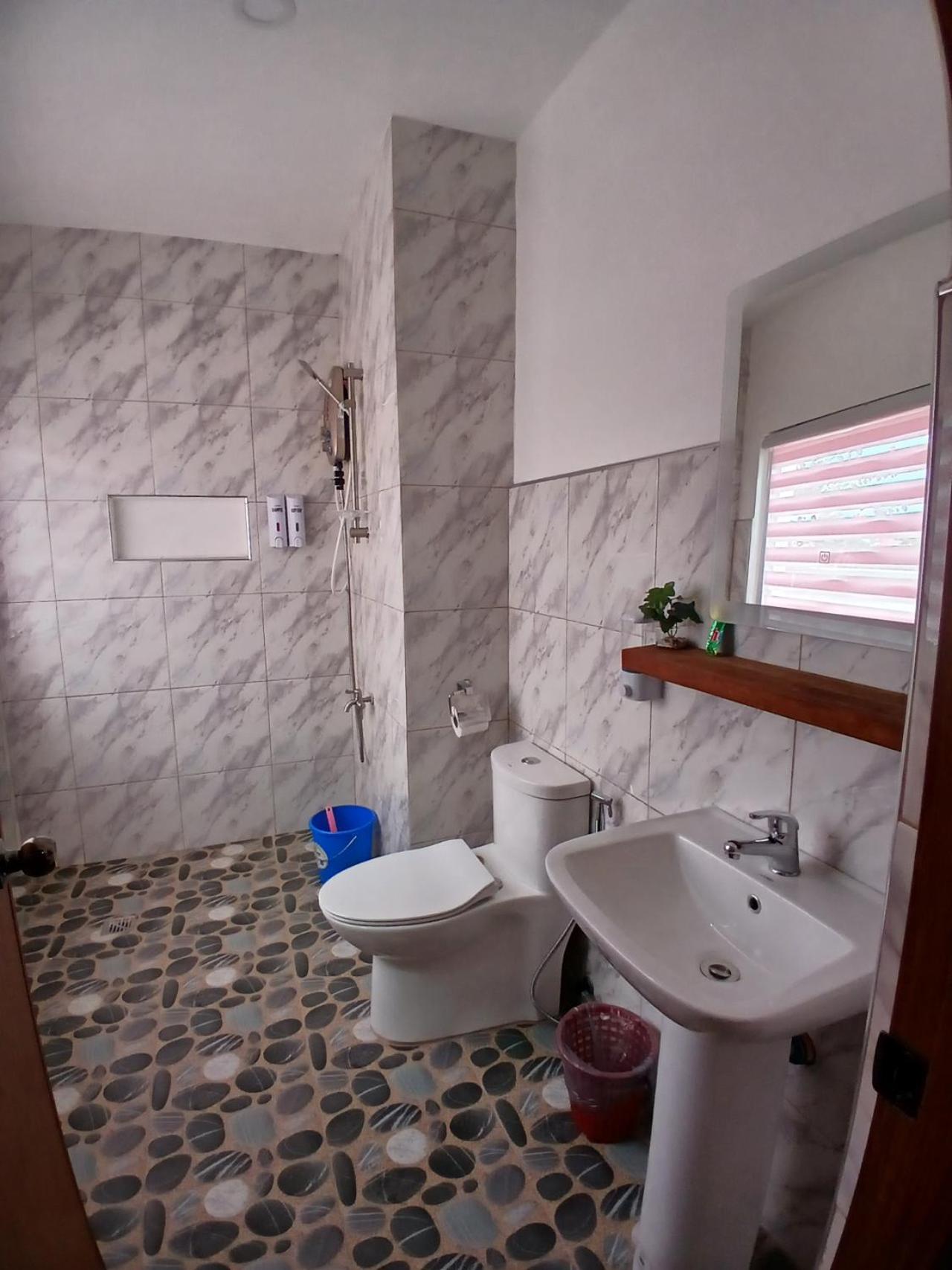 Deluxe Double Room with Balcony - Photo 10