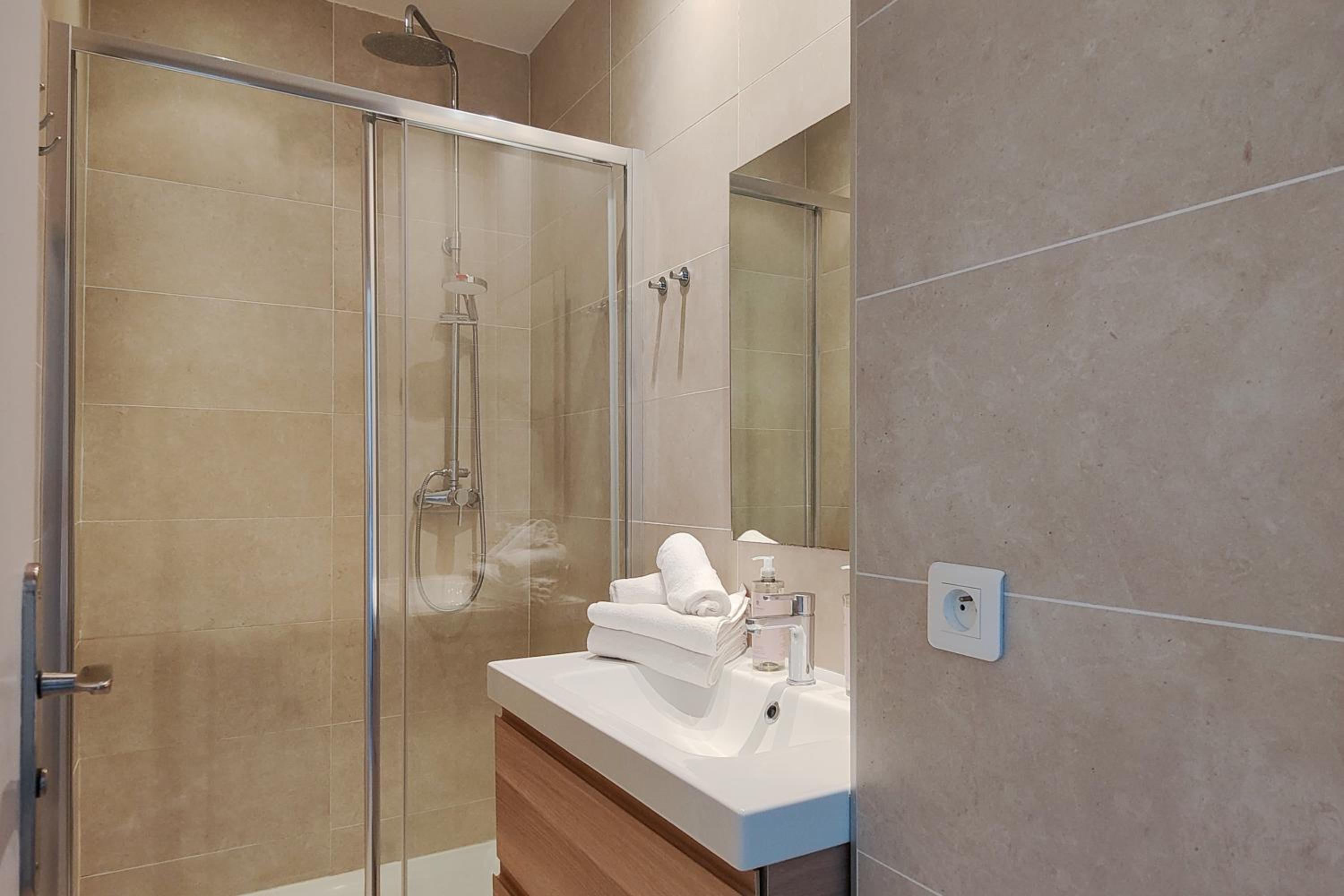 One-Bedroom Apartment with Balcony - Photo 7