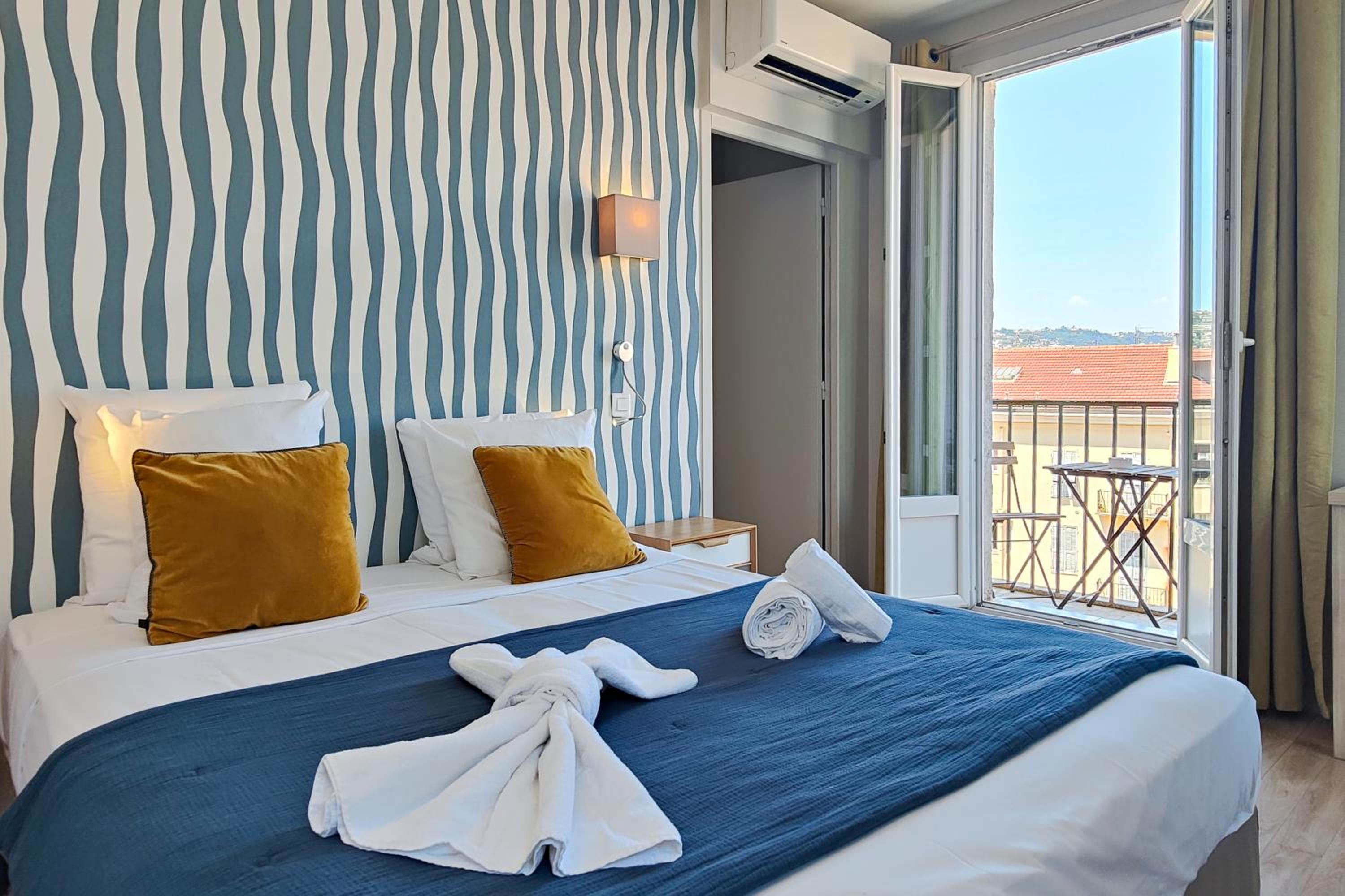 One-Bedroom Apartment with Balcony - Photo 12