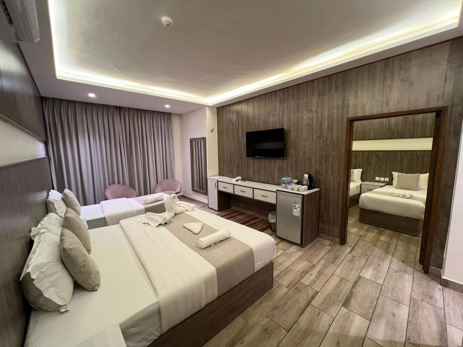 Deluxe Family Room - Photo 3