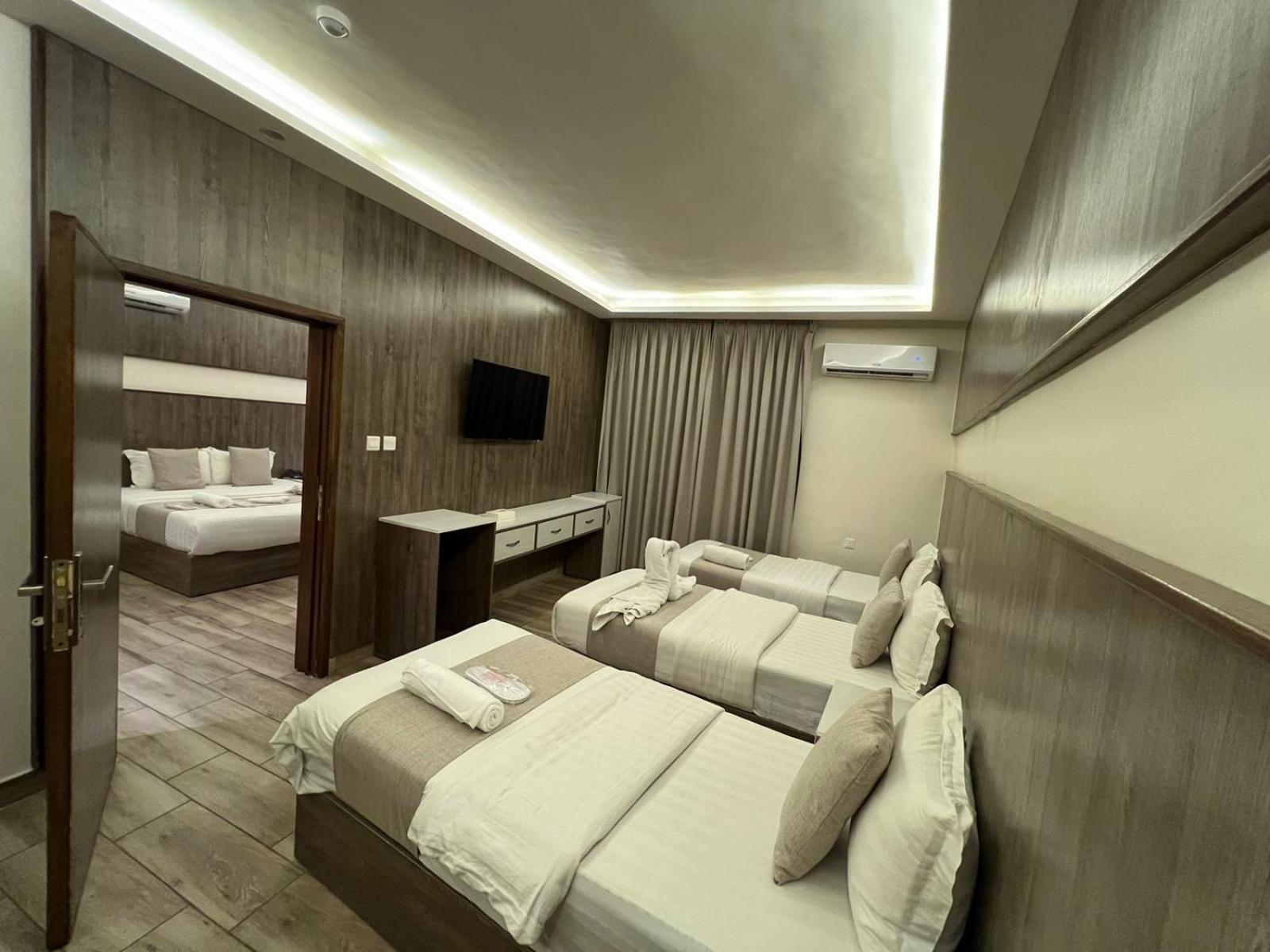 Deluxe Family Room - Photo 4