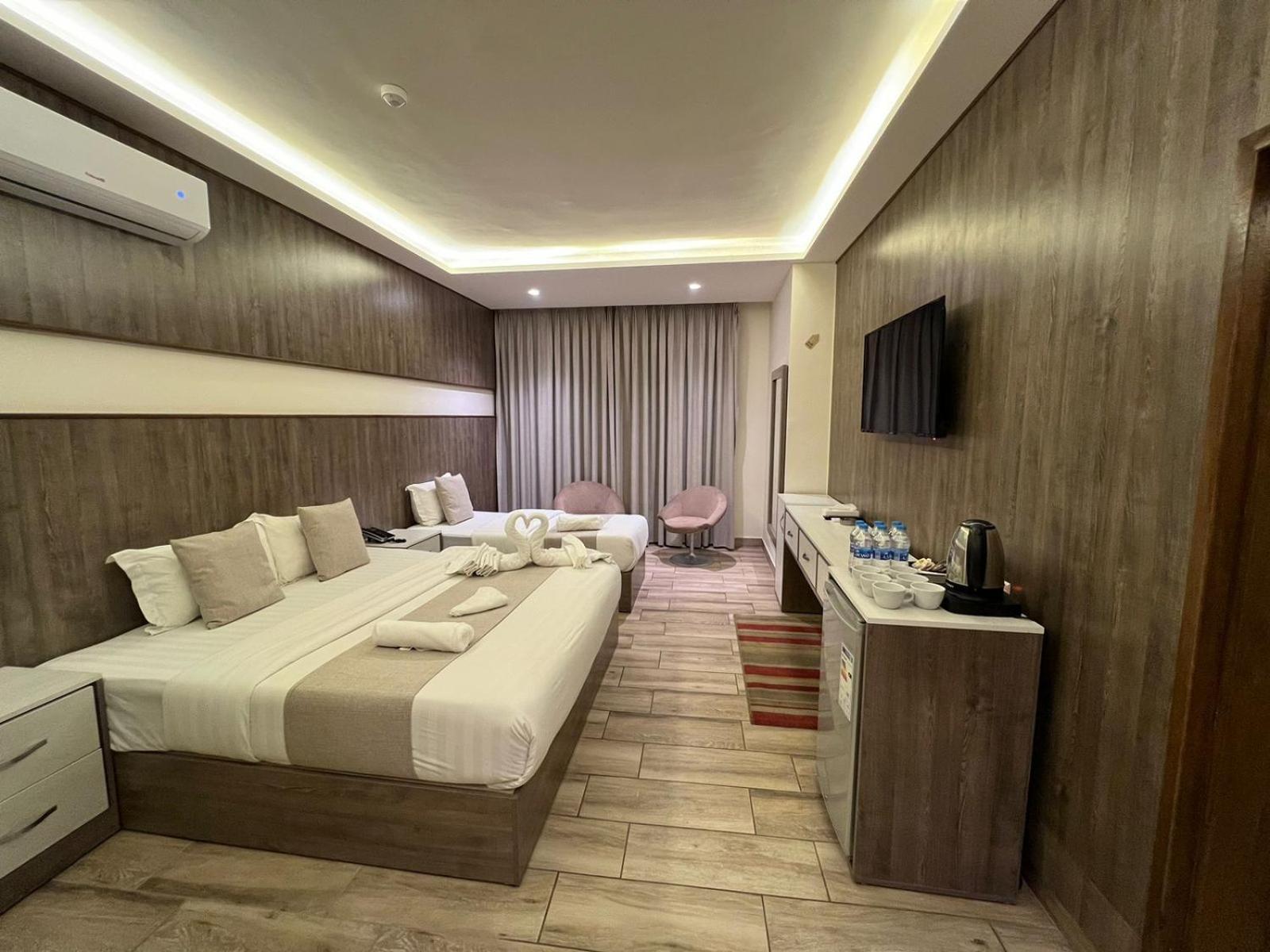 Deluxe Family Room - Photo 1