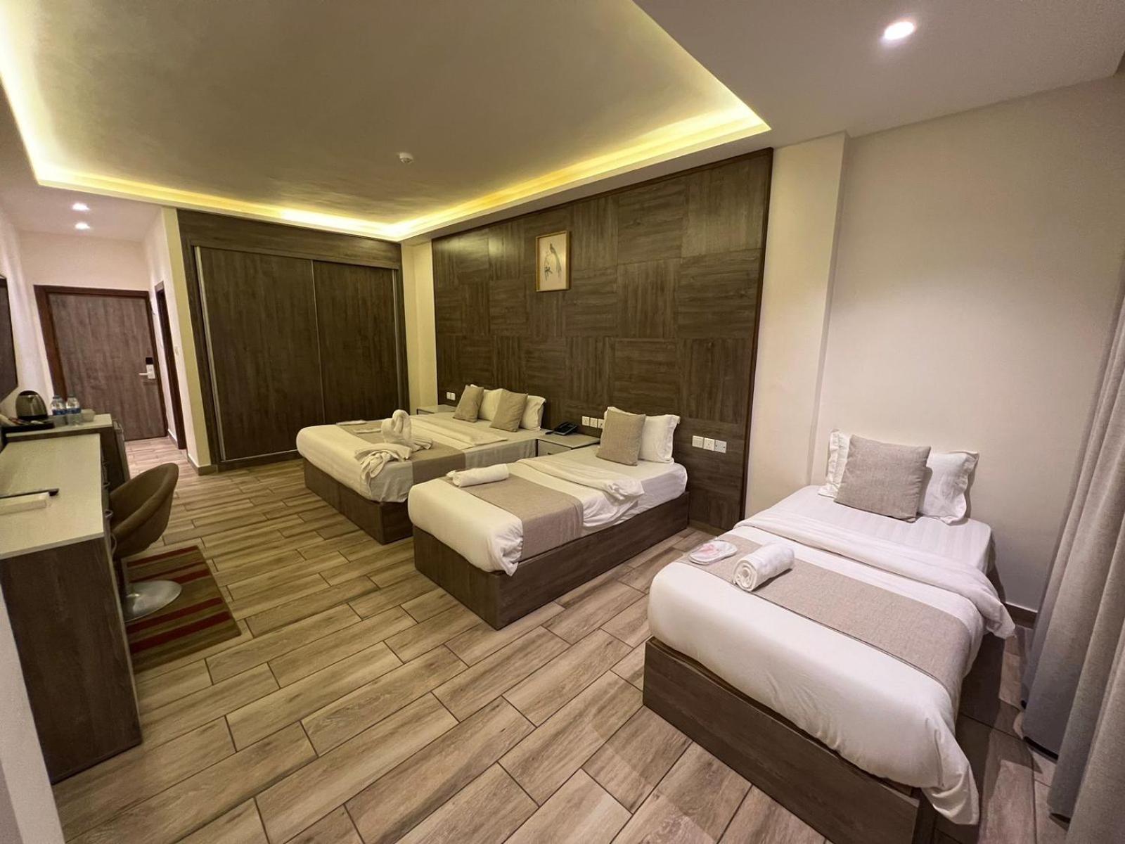 Deluxe Double Room (2 Adults + 1 Child) - Photo 1