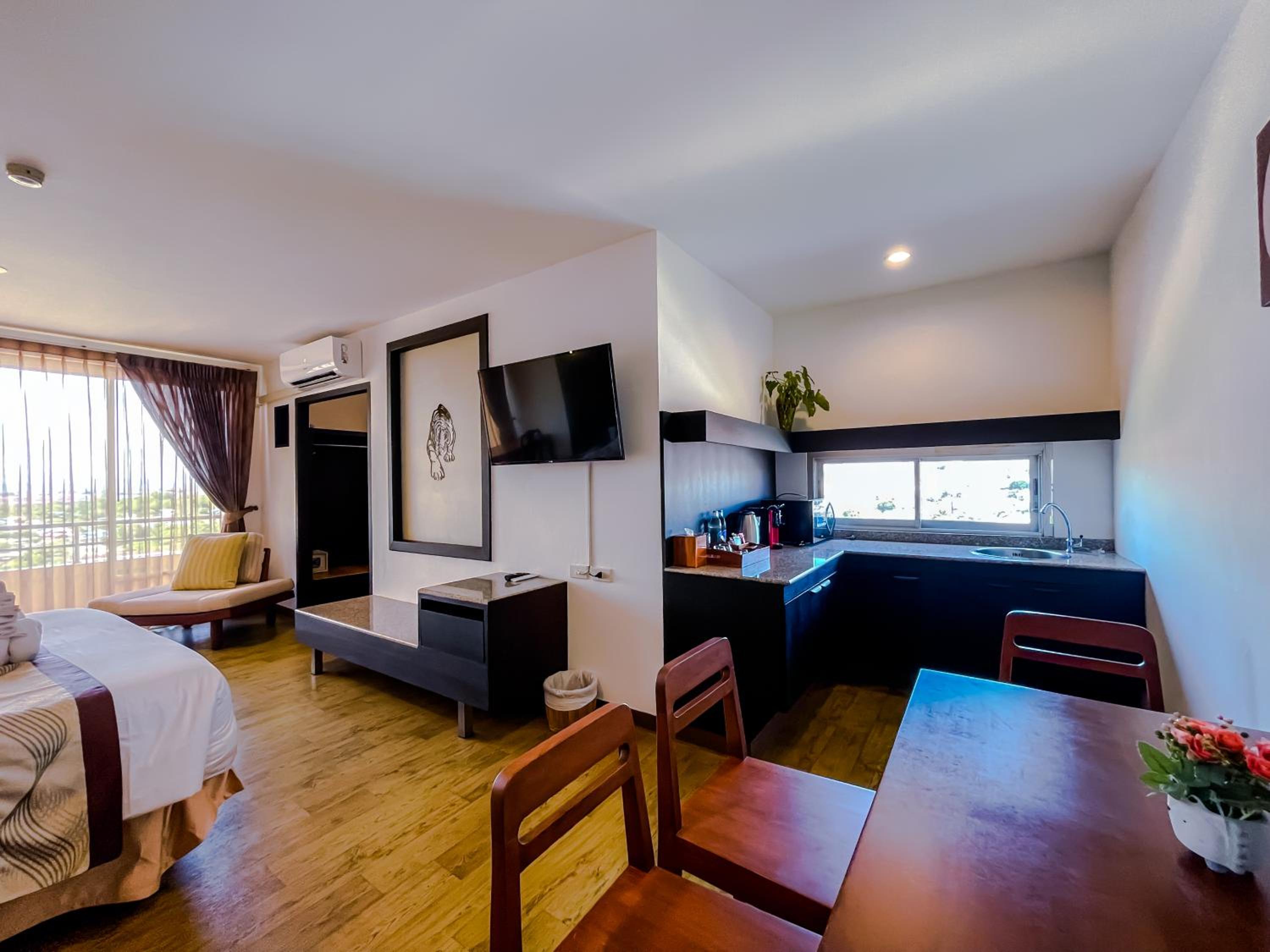 Family Room - Photo 6