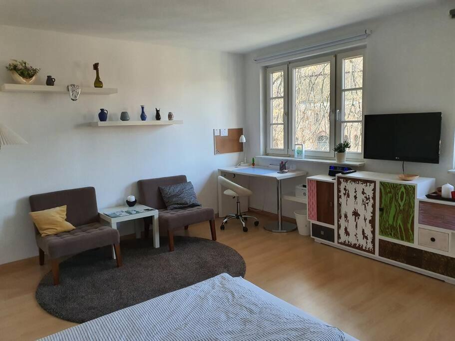 One-Bedroom Apartment photo 1