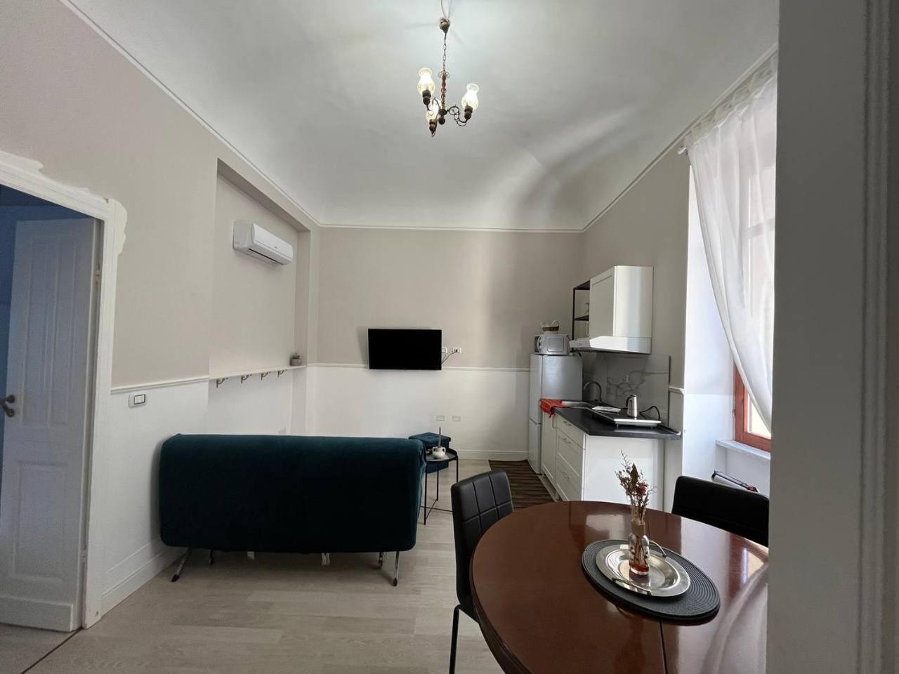 One-Bedroom Apartment photo 3