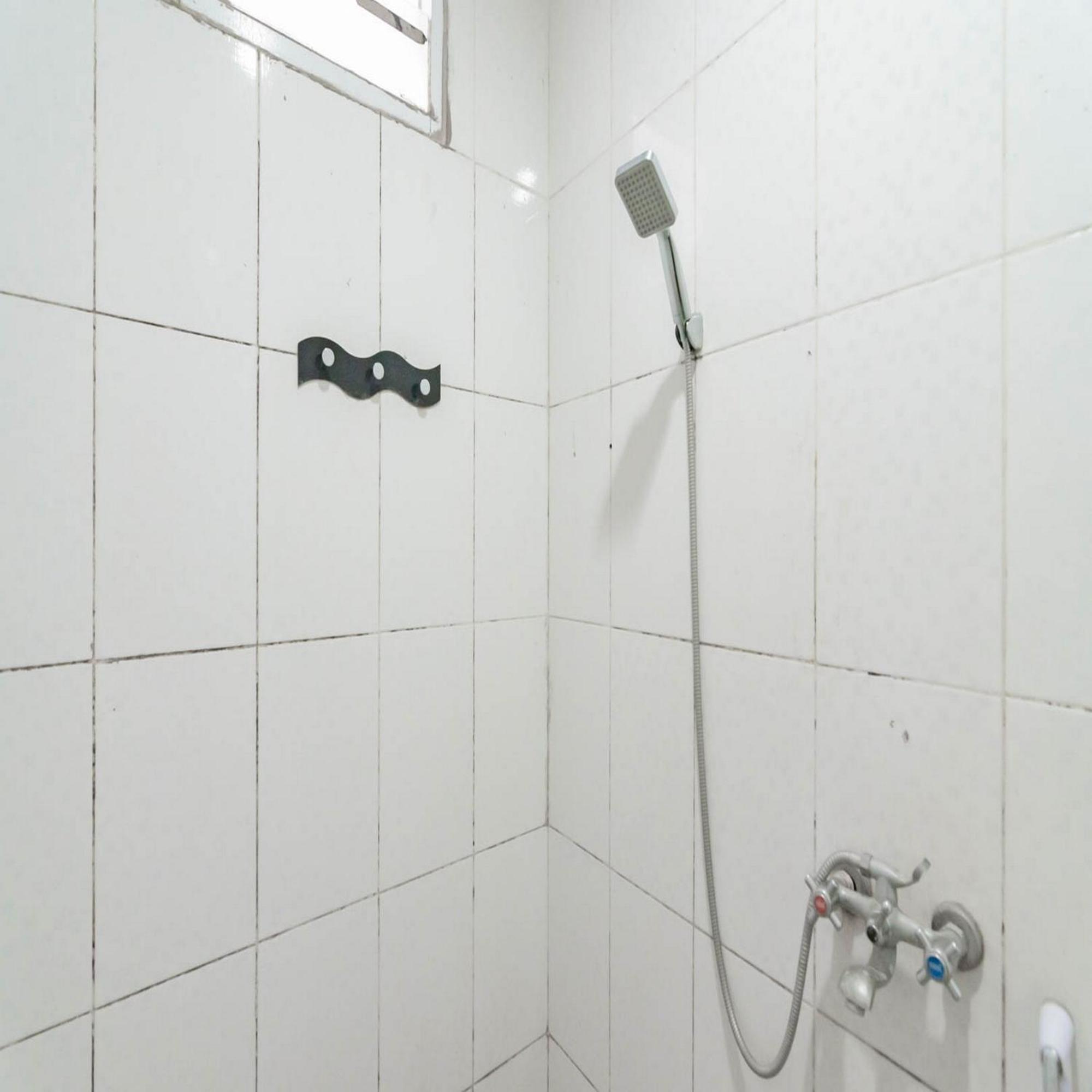 Standard Twin Room - Photo 5