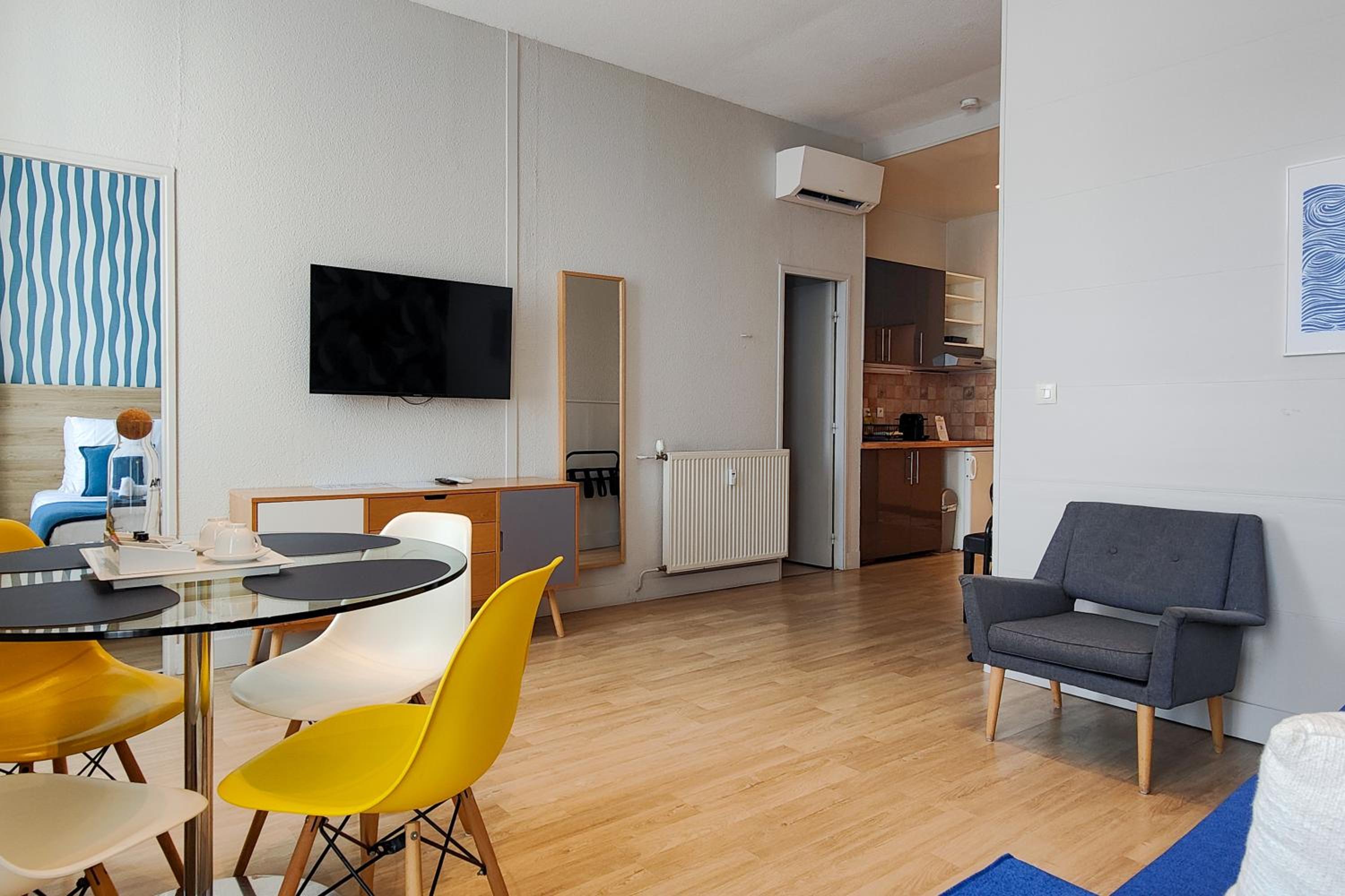 One-Bedroom Apartment with Balcony - Photo 3