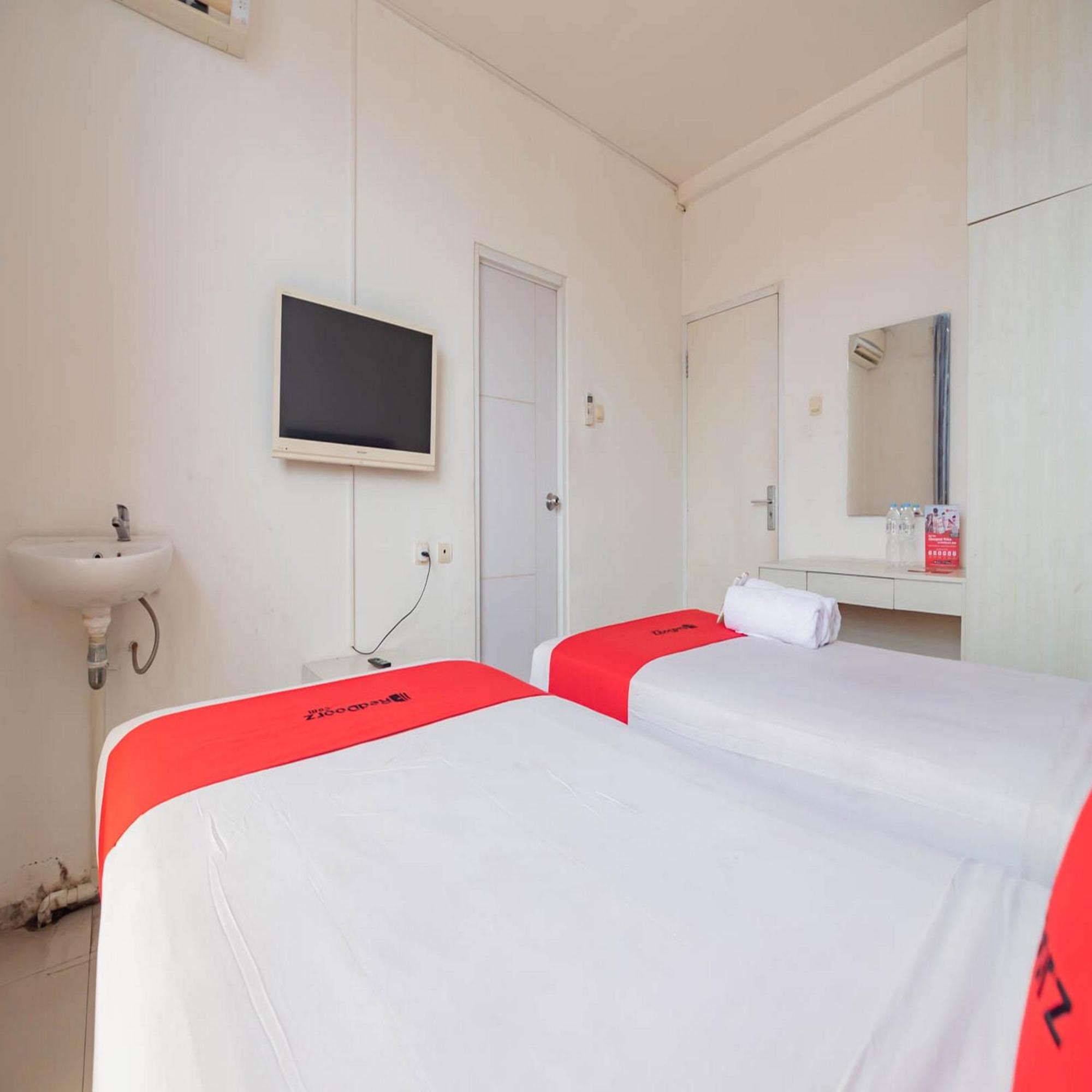 Standard Twin Room - Photo 3