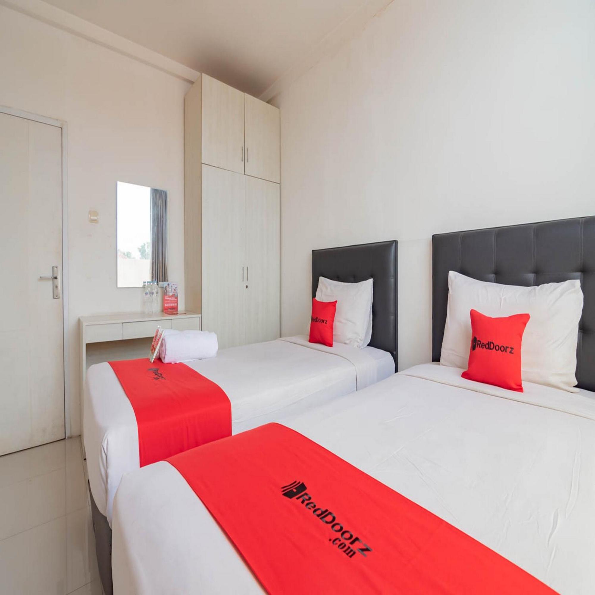 Standard Twin Room - Photo 7