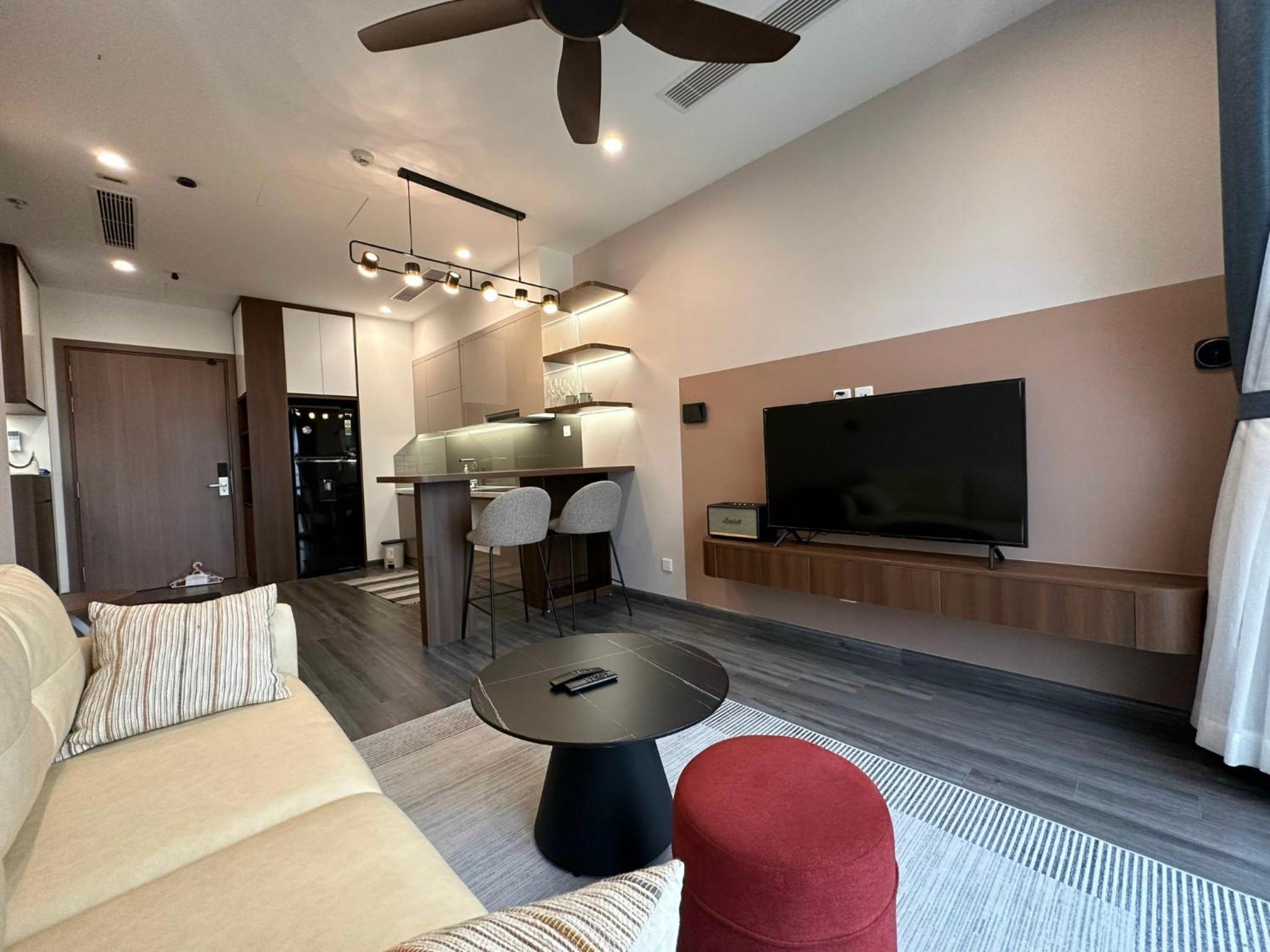 One-Bedroom Apartment photo 1