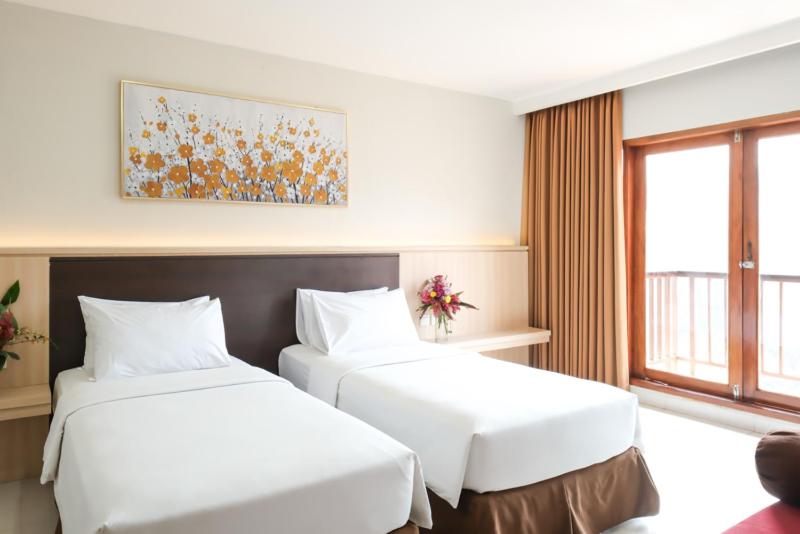 Deluxe Twin Room with City View - with Balcony - Photo 1