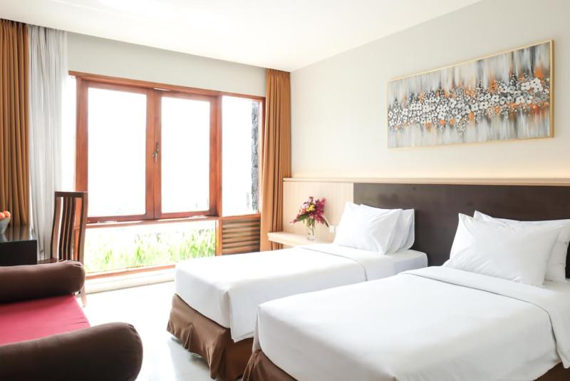 Deluxe Twin Room with Pool View - No Balcony - Photo 1