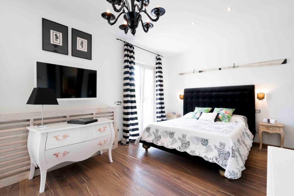 Three-Bedroom Villa photo 1