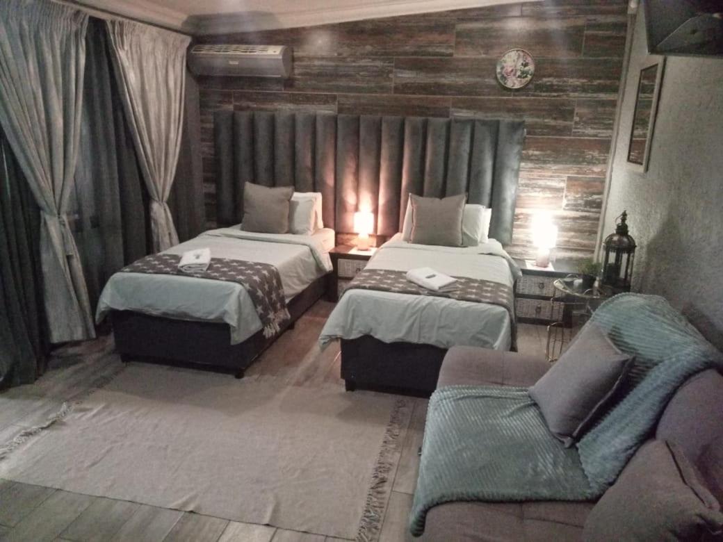 Deluxe Suite - Photo 6