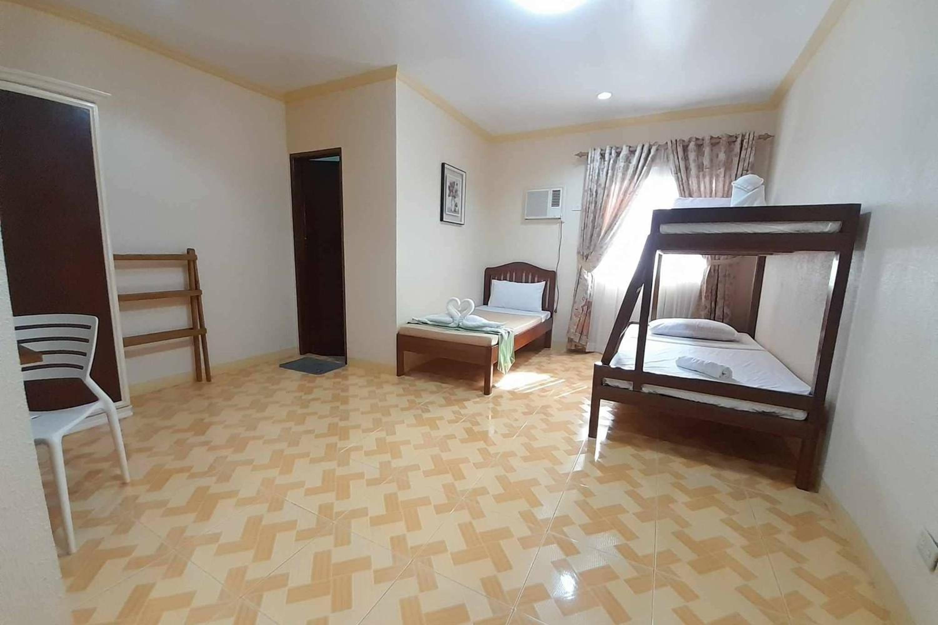 Standard Triple Room photo 2