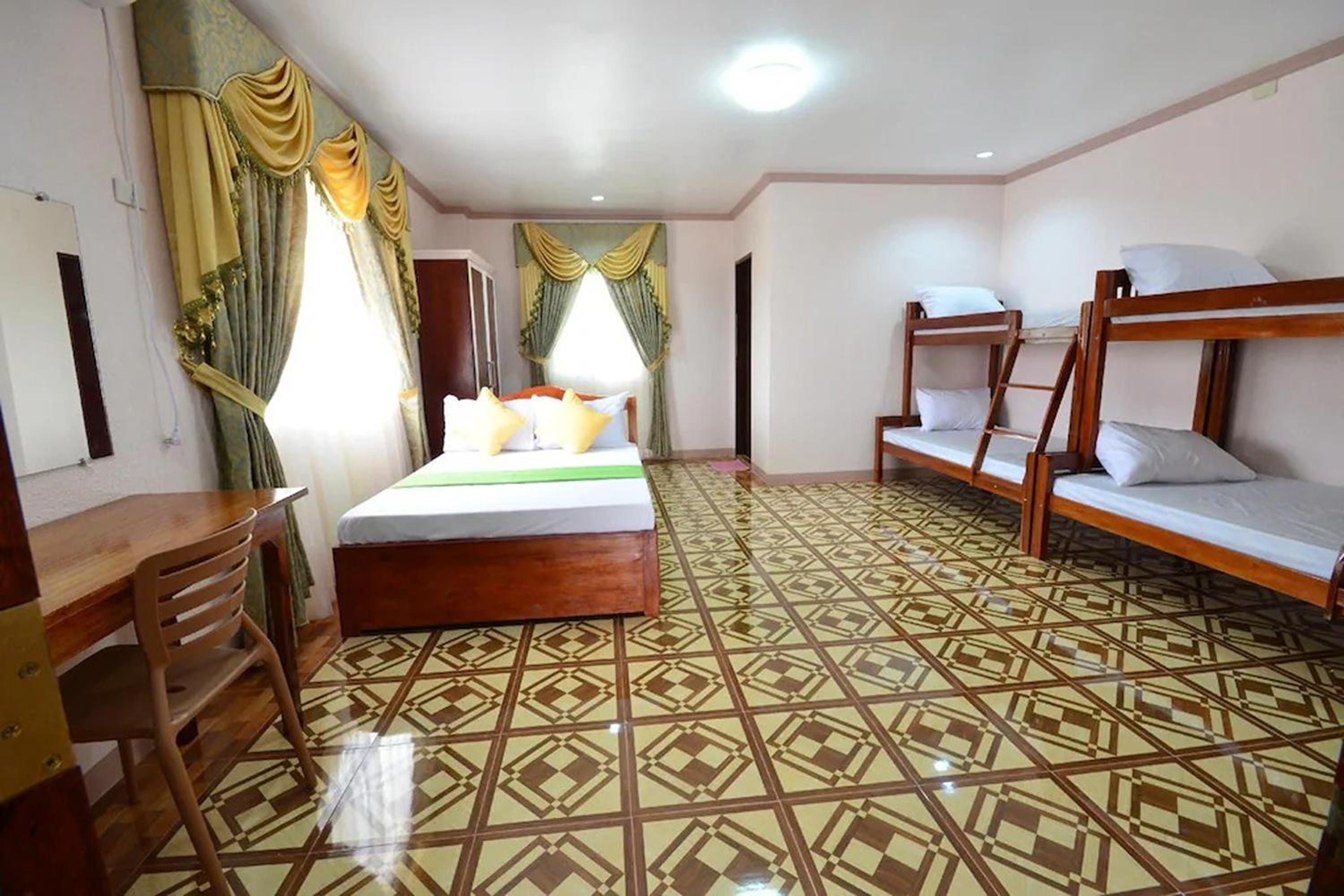 Deluxe Family Room photo 3