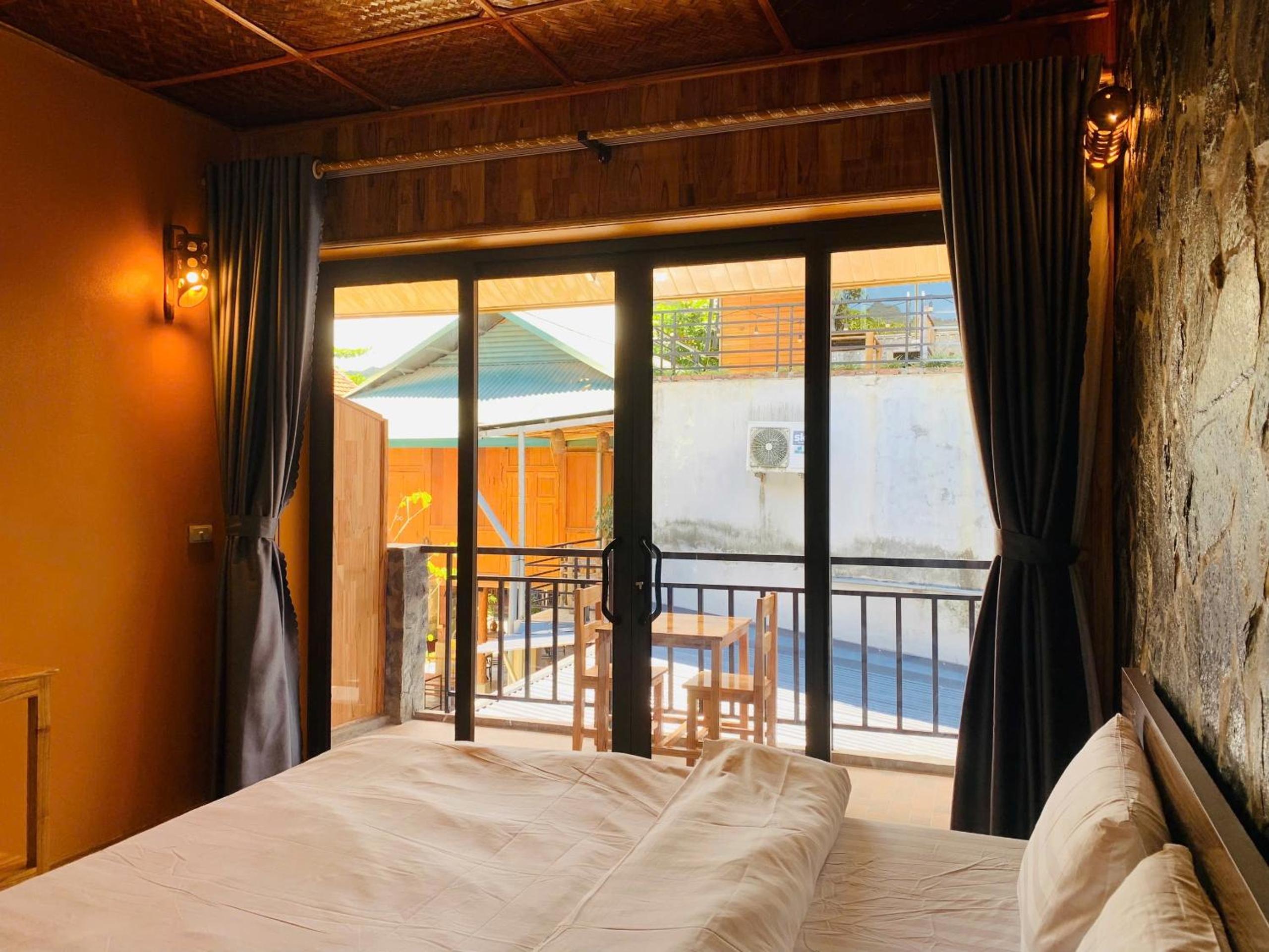 King Room with Balcony photo 1