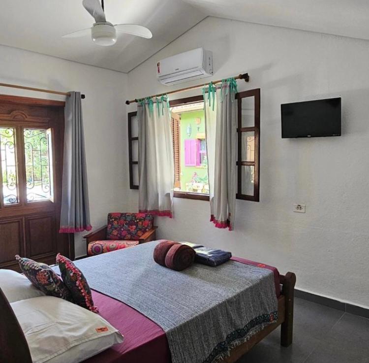 Double Room with Pool View - Photo 12