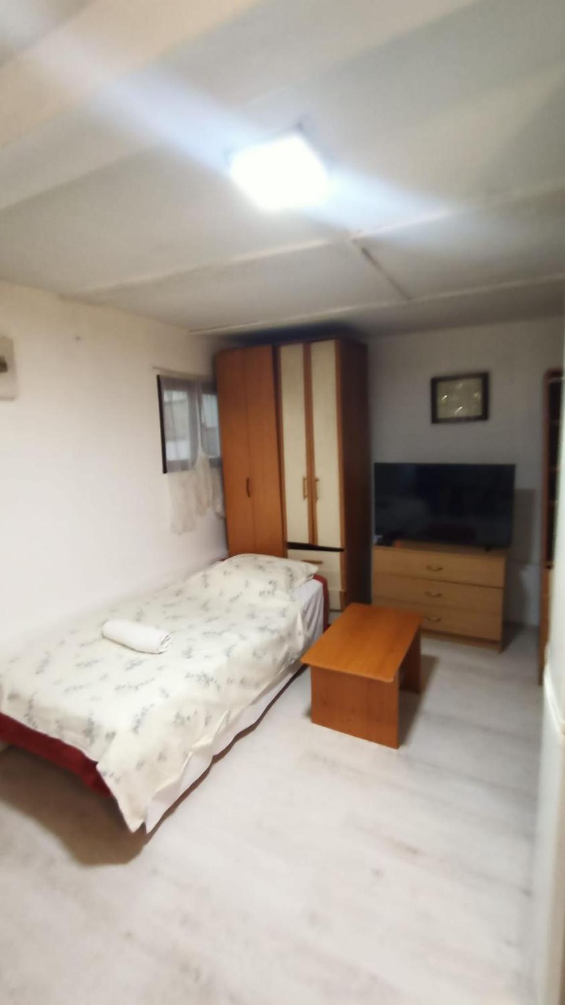 One-Bedroom House photo 1
