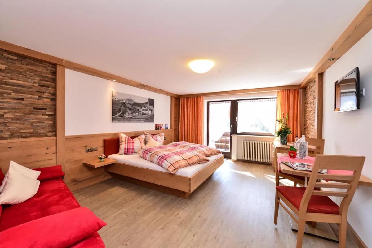 Deluxe Double Room with Balcony photo 1