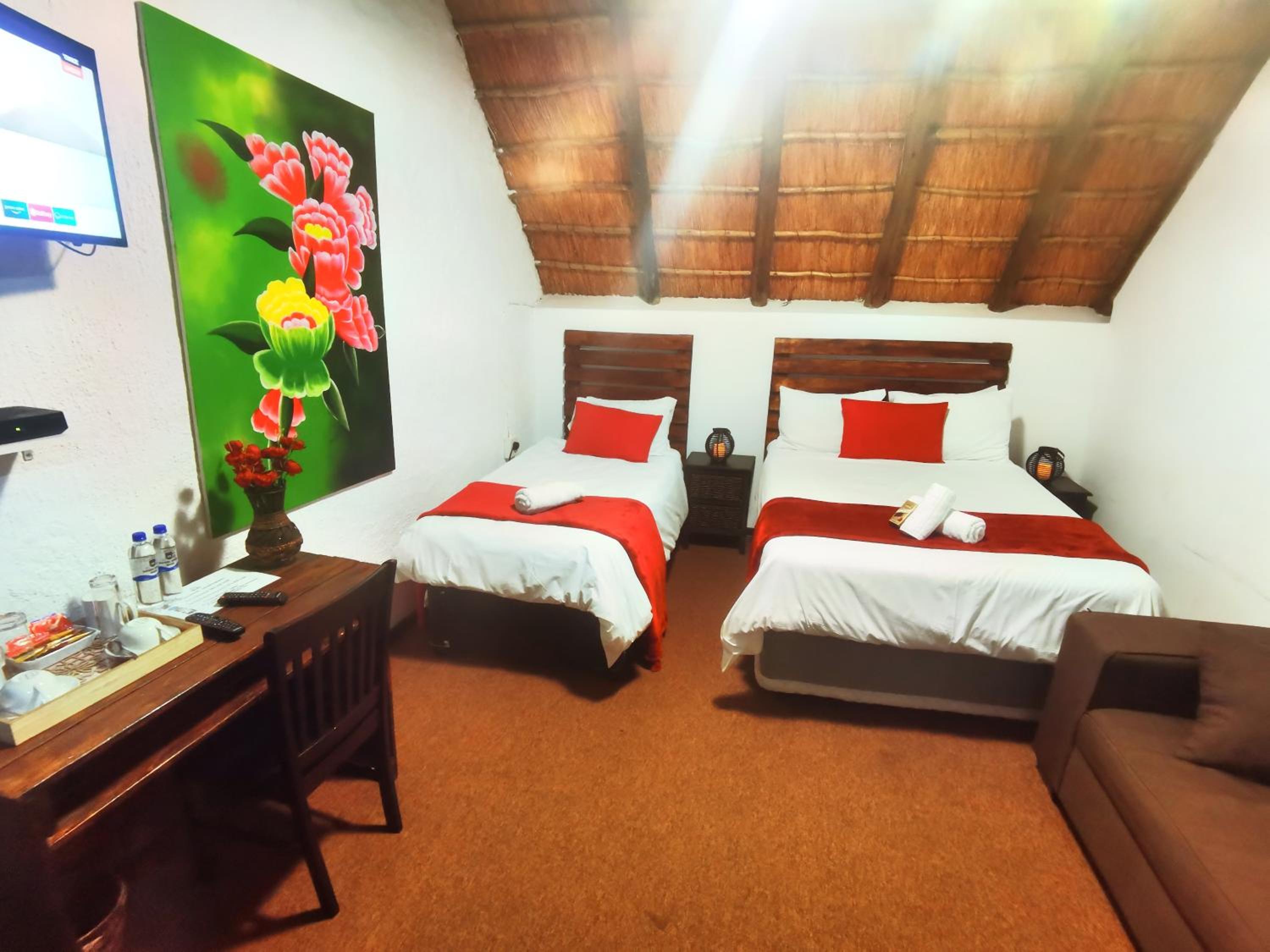 Deluxe Double or Twin Room with Balcony - Photo 1