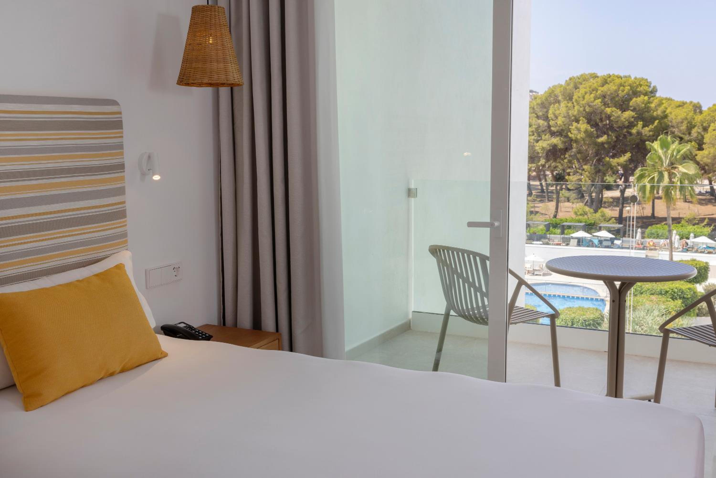 Junior Suite with Balcony thumbnail 5