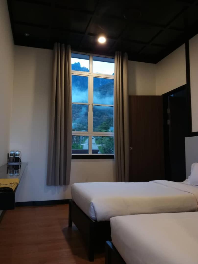 Twin Room with Mountain View