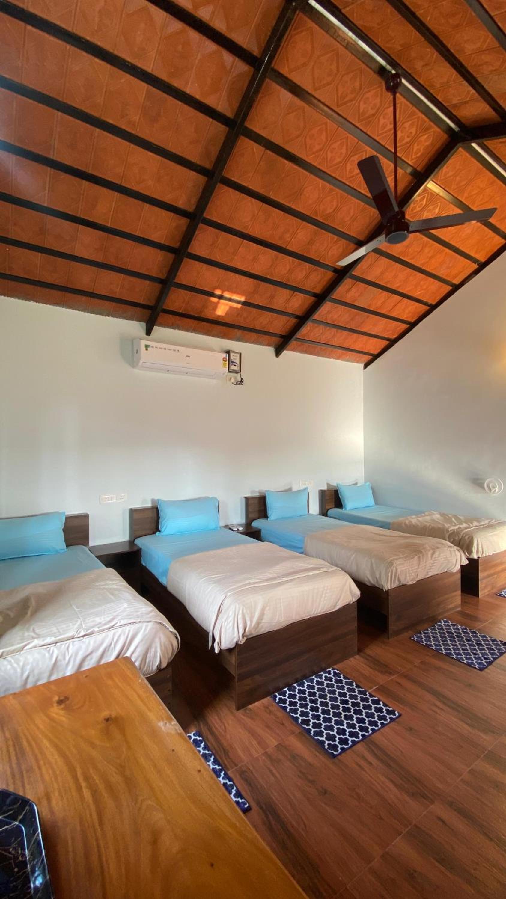 Quadruple Room With Shared Bathroom photo 1