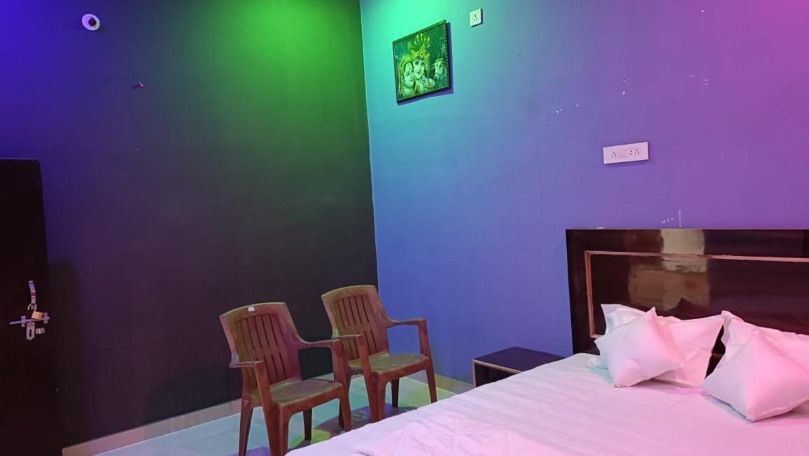 Twin Room with Private Bathroom photo 3