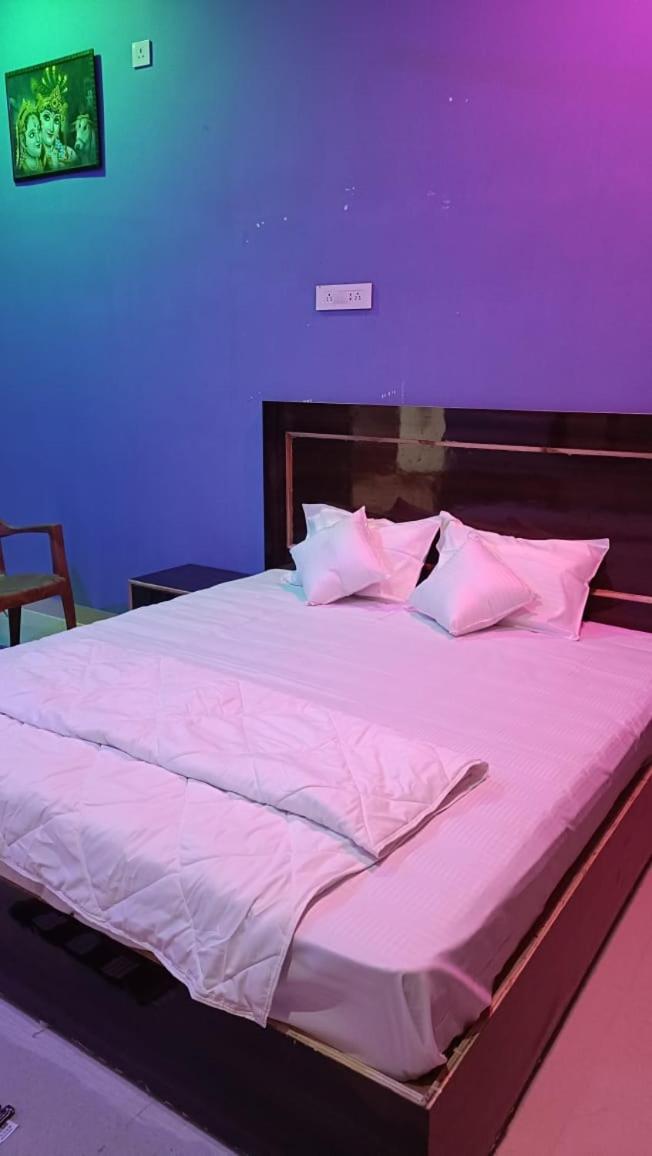 Twin Room with Private Bathroom photo 1