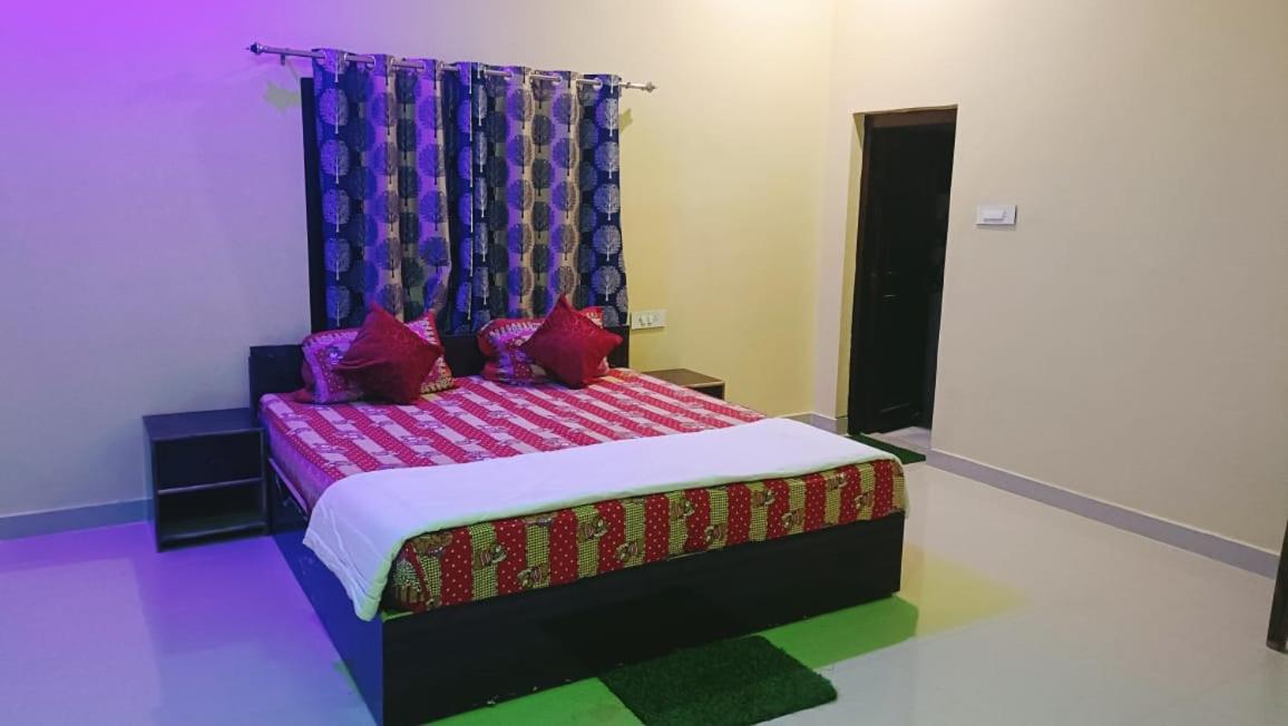 Twin Room with Private Bathroom photo 2