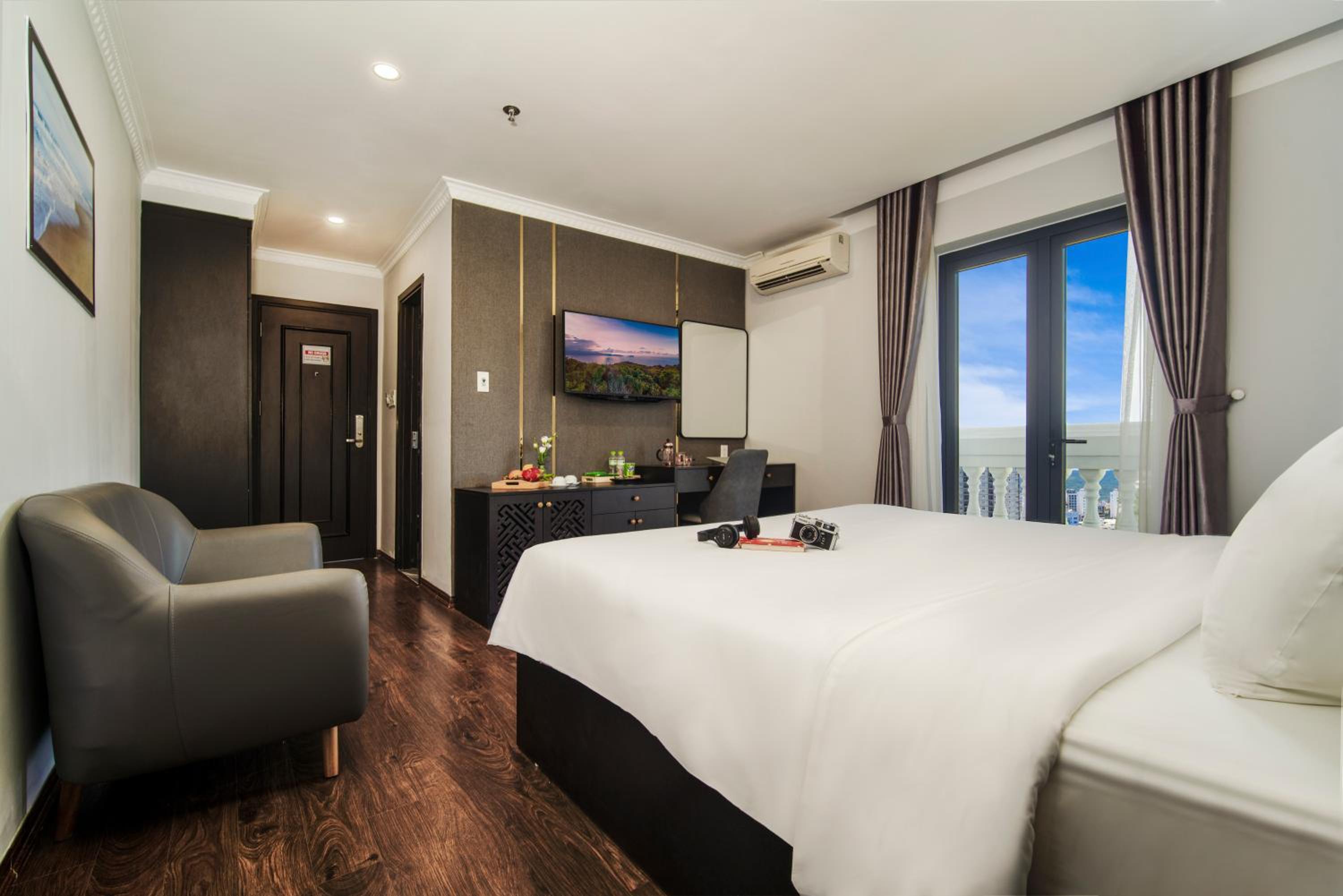 King Room With Balcony