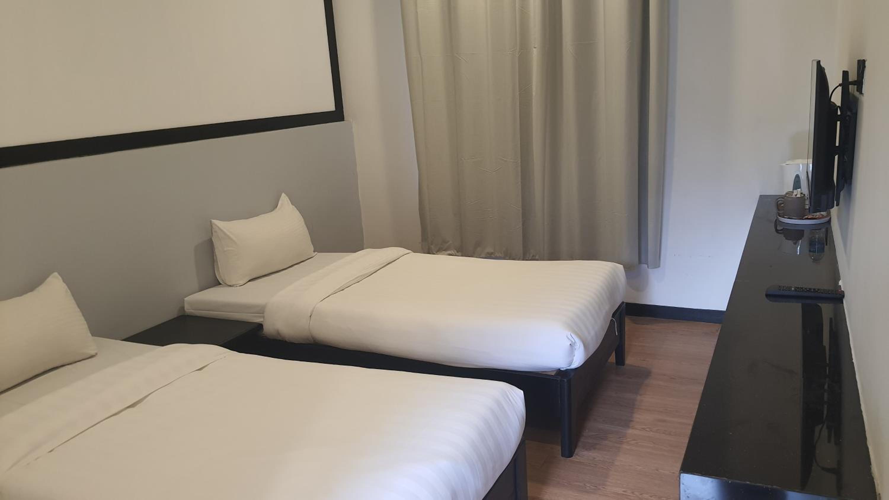 Standard Twin Room - Photo 2