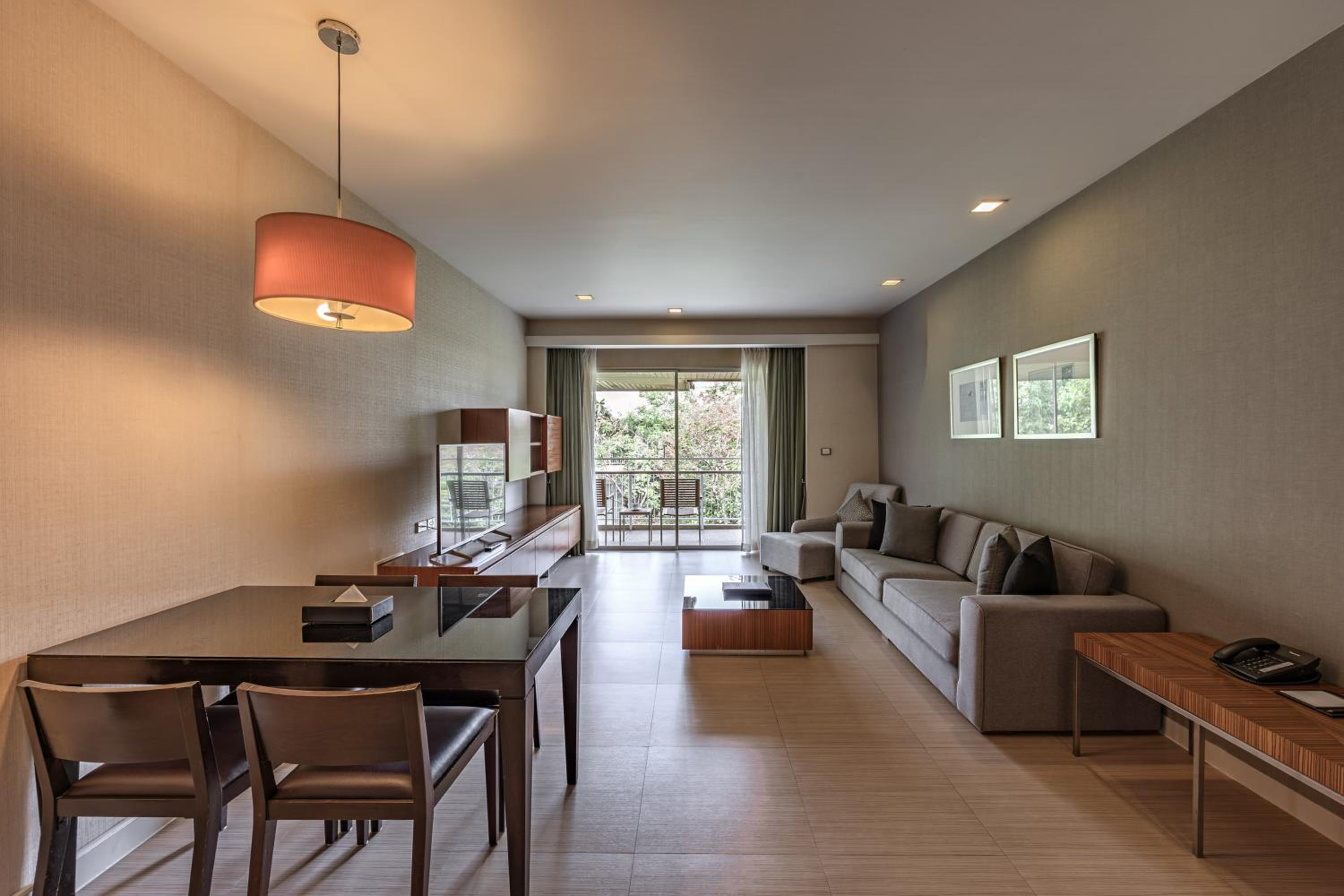 Superior 2 Bedroom Suite (King+Twin Bed) photo 3