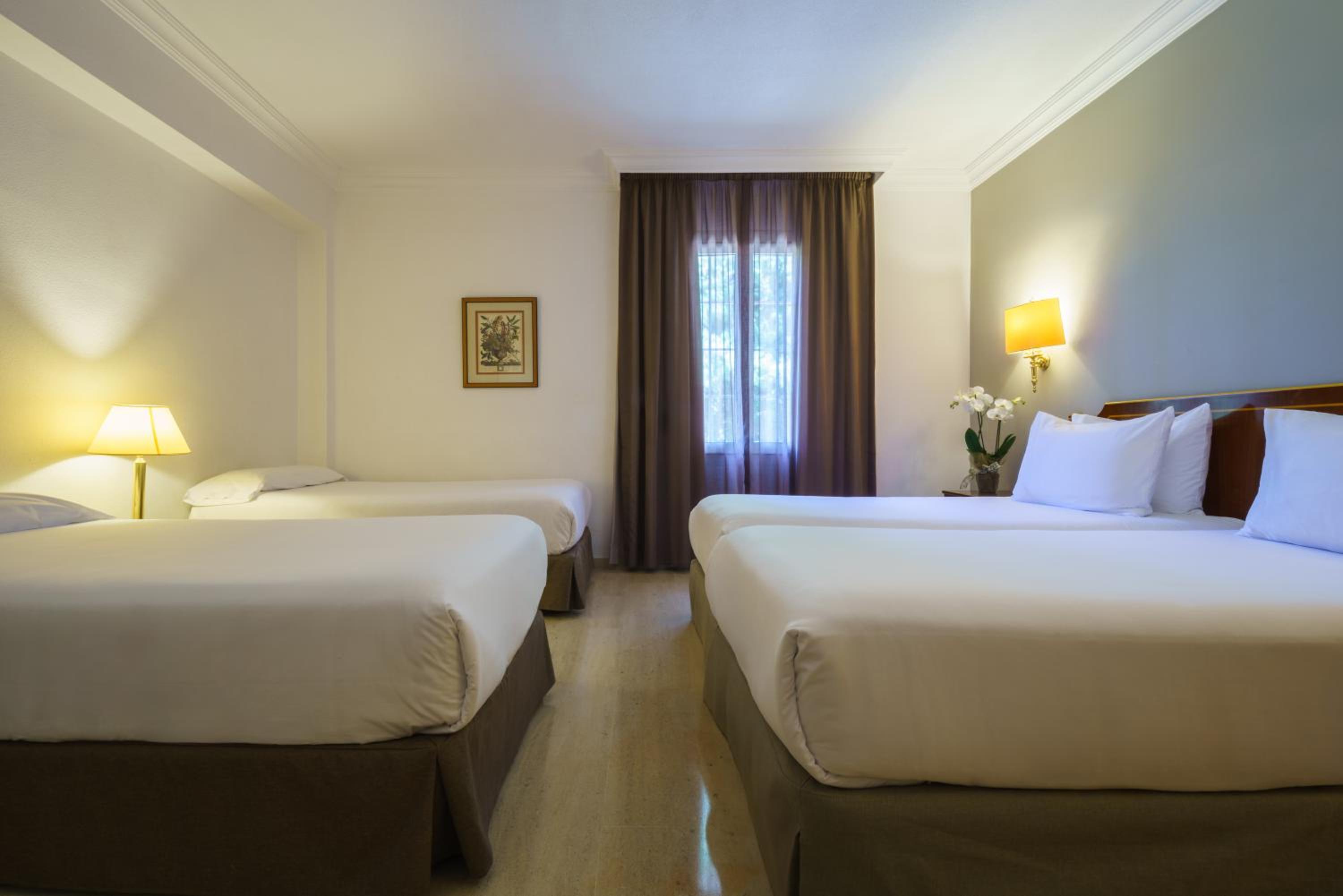 Quadruple Room with Parking - Photo 3