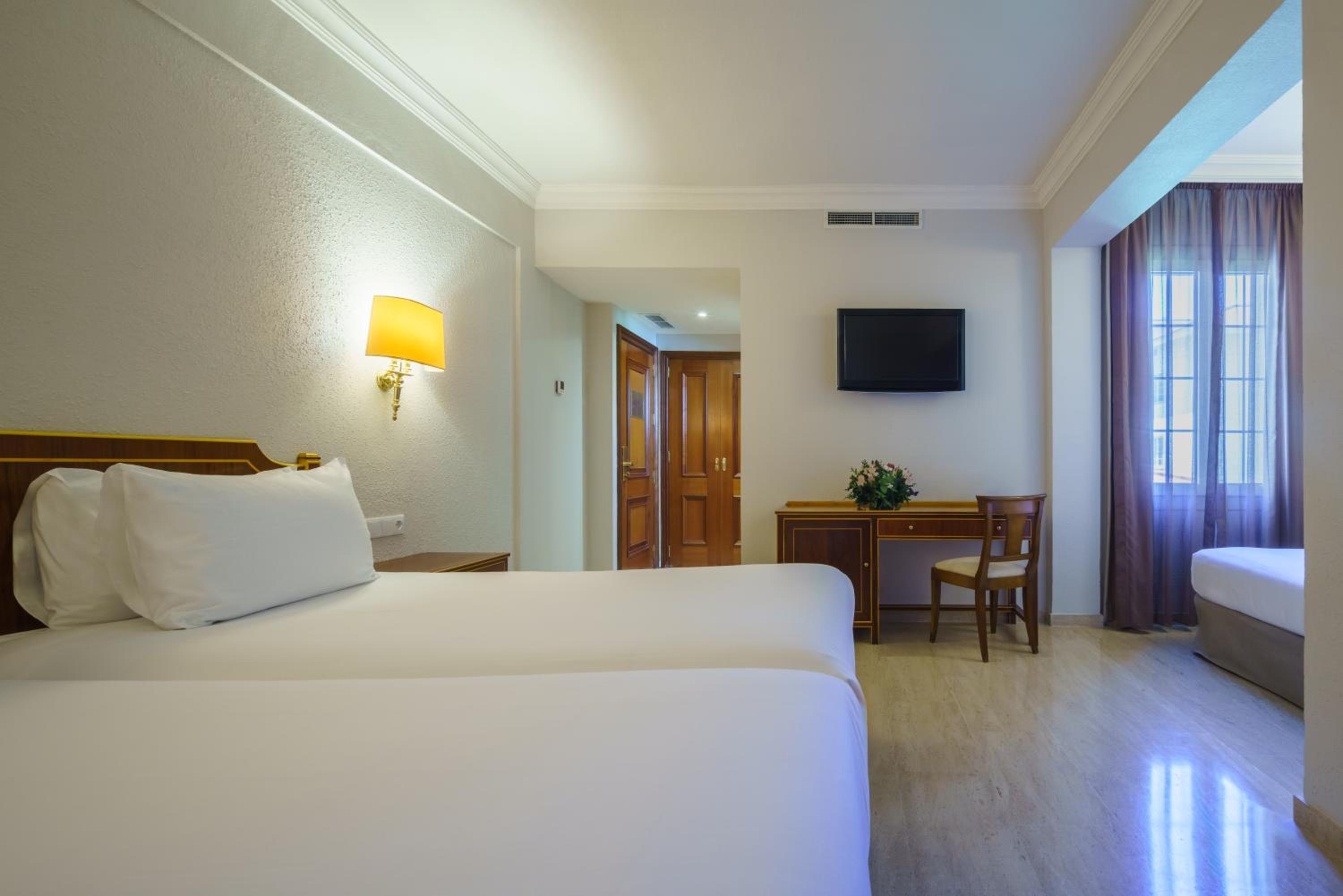 Quadruple Room with Parking - Photo 1