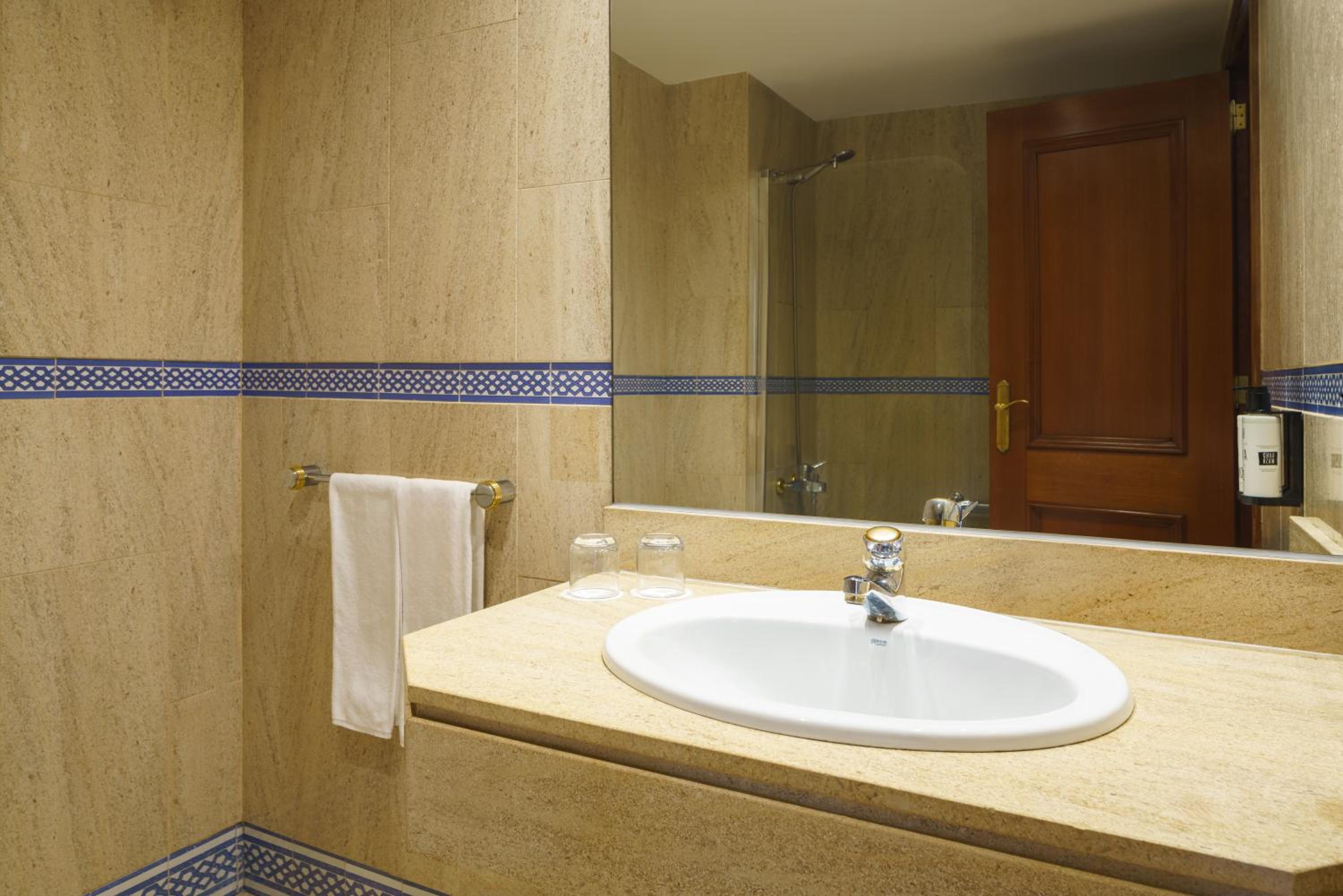 Single Room - Photo 3