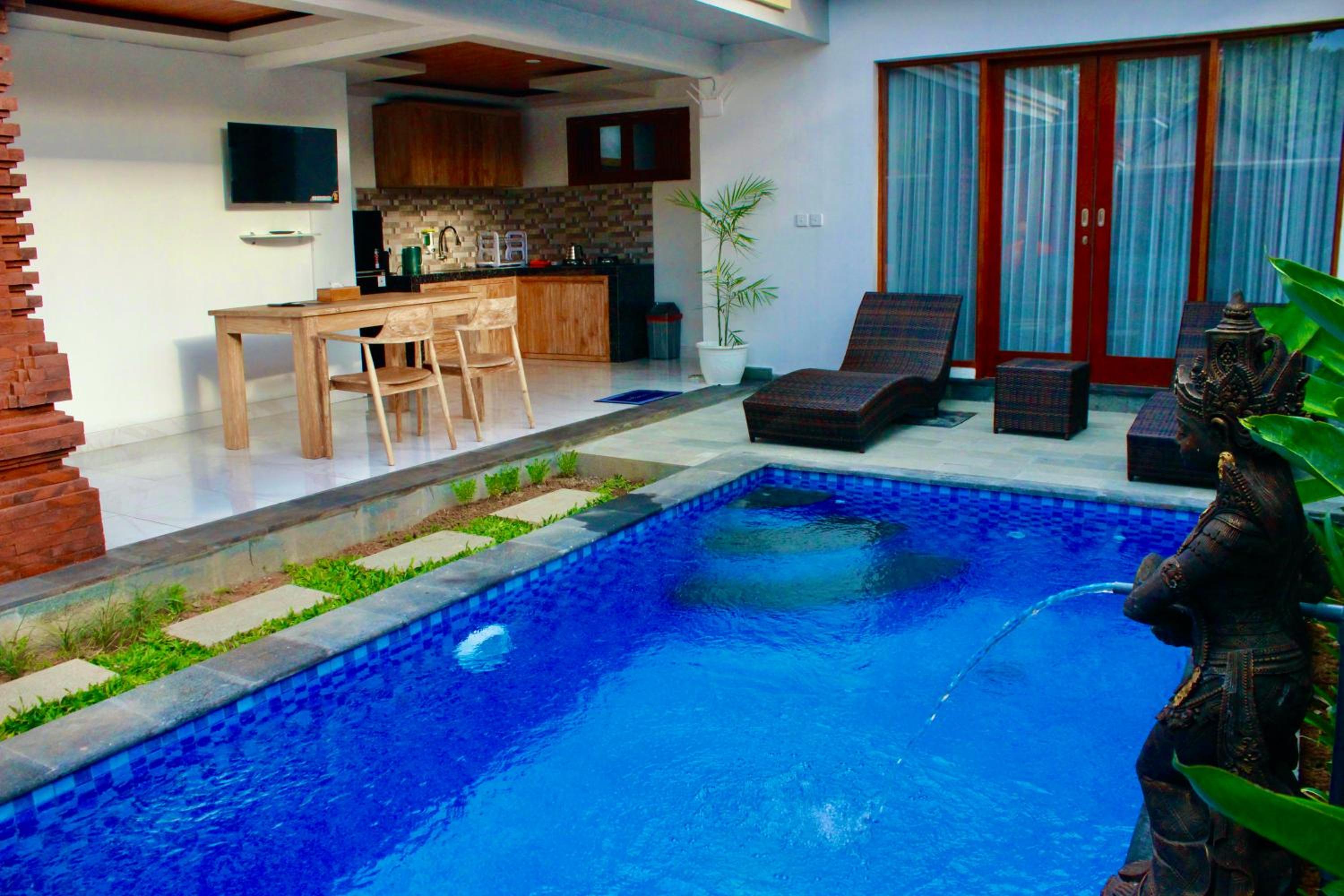 Villa With Private Pool - Photo 8