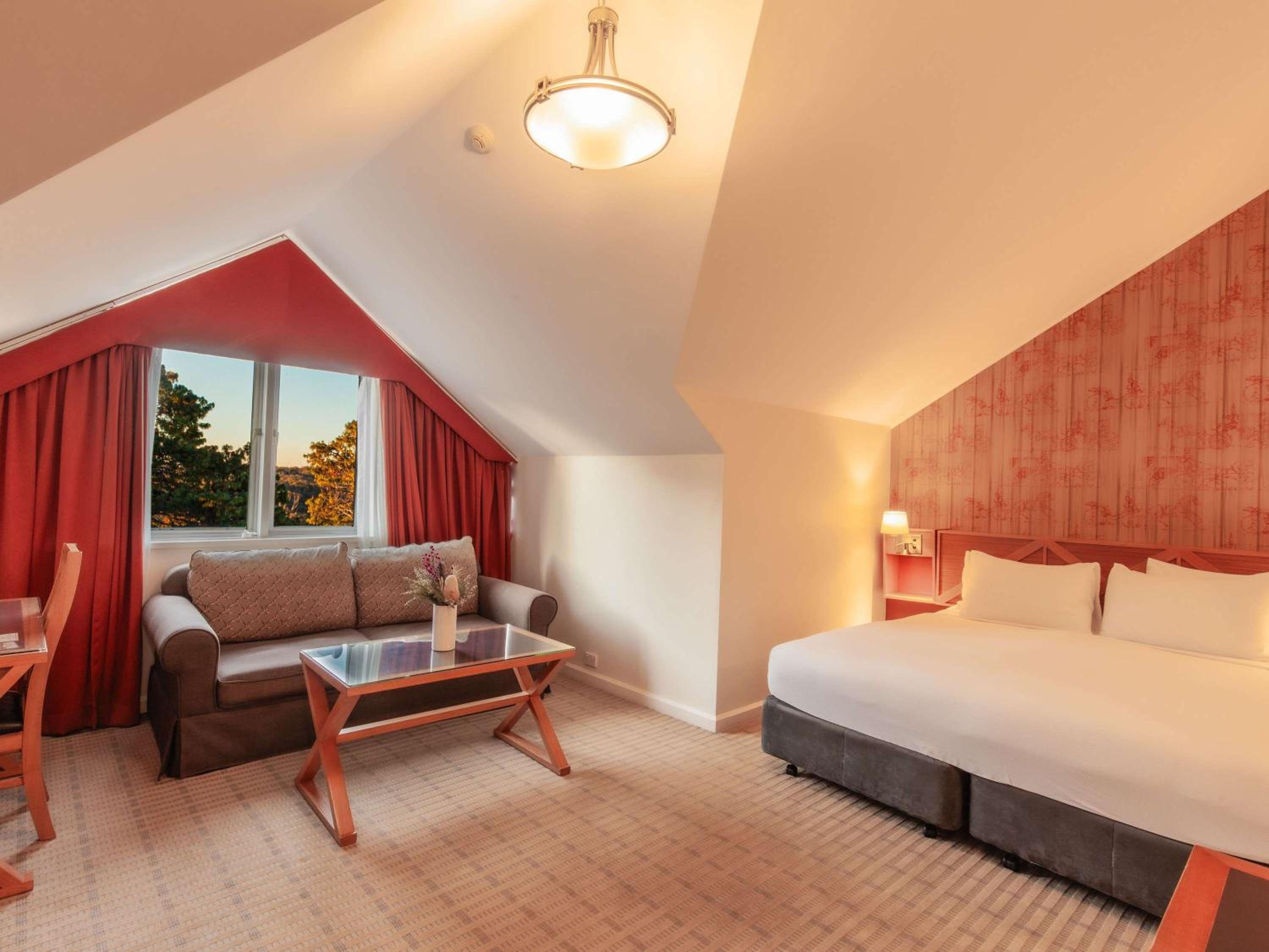 Deluxe King Room with Spa Bath photo 1