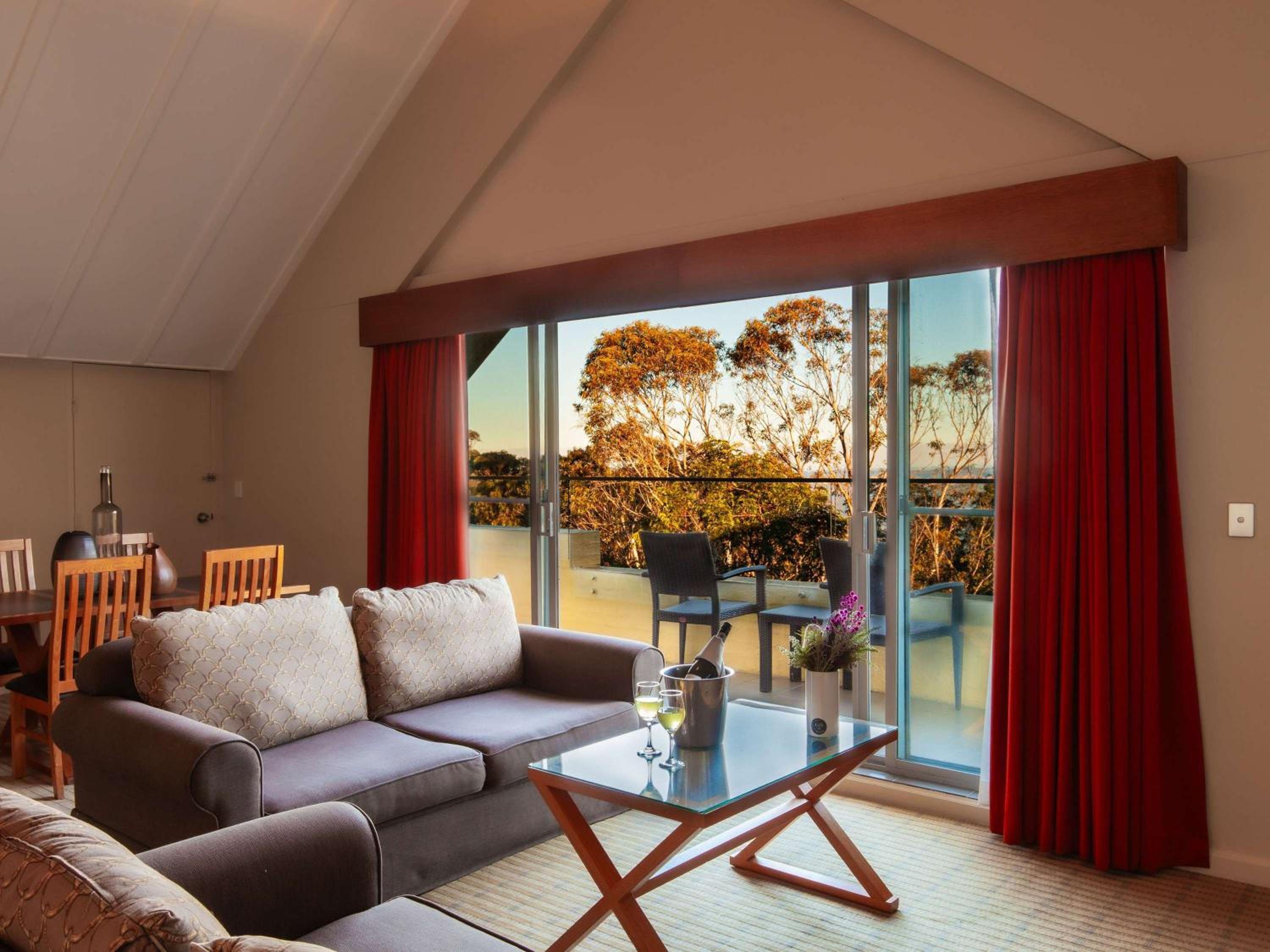 Luxury Suite With One King Bed - Mountain View