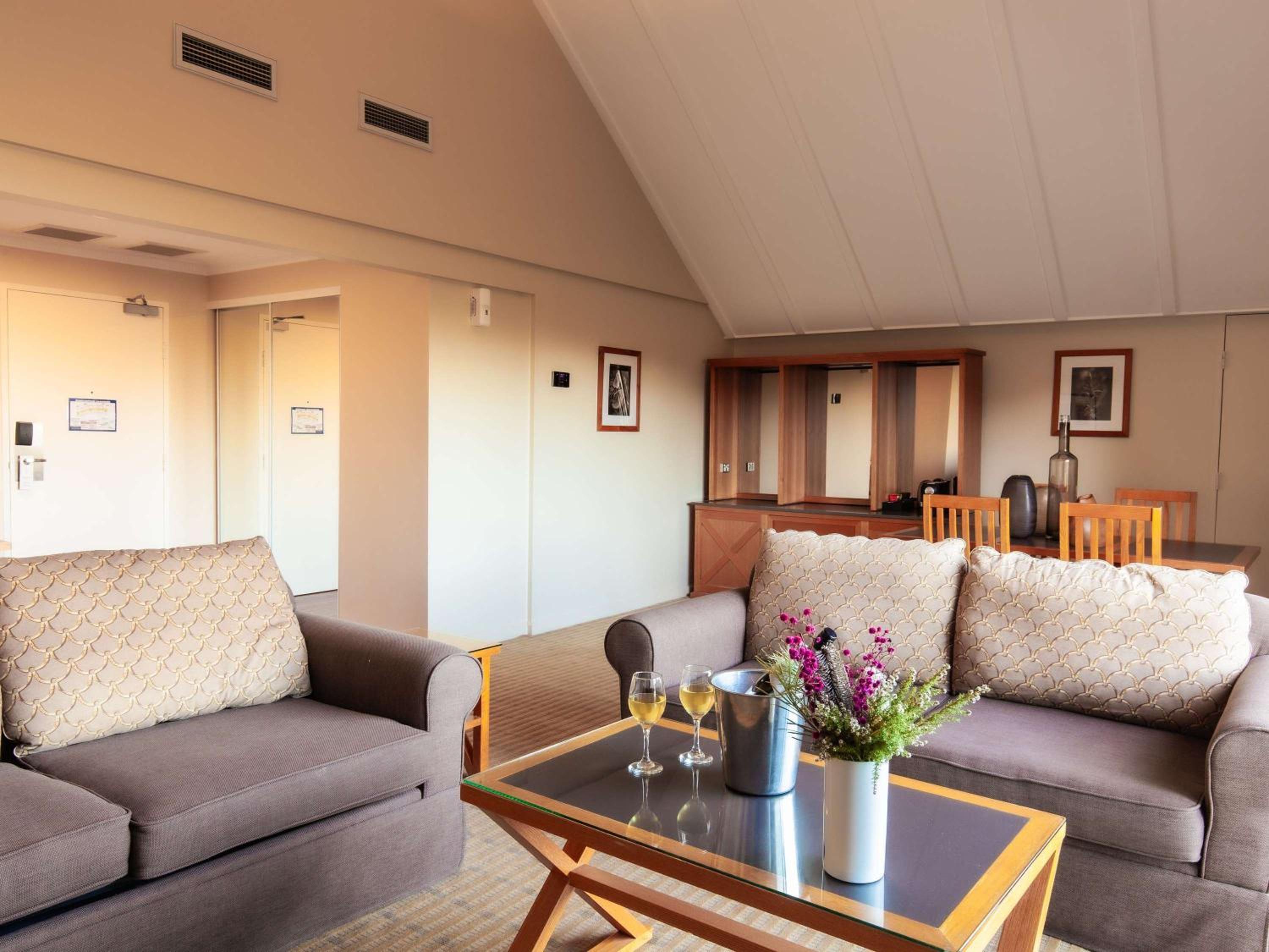 Luxury Suite with One King Bed - Photo 16