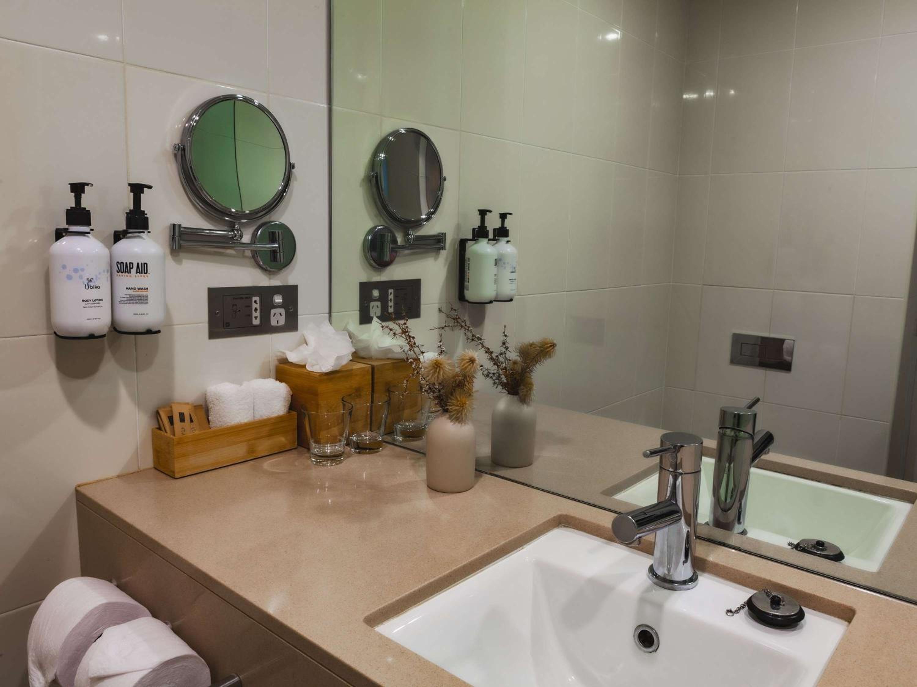 Classic King Room - Photo 11