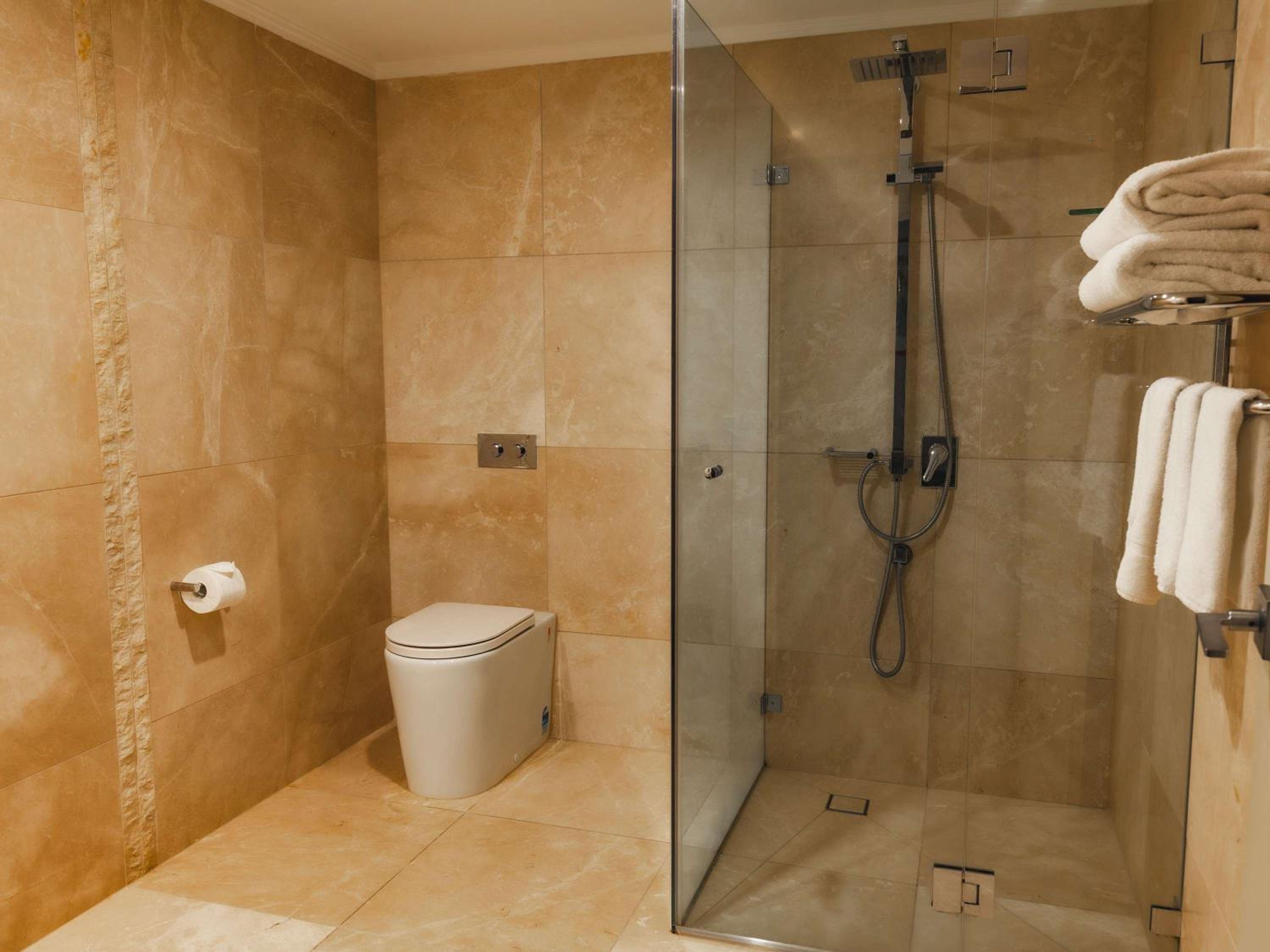 Junior King Suite - Photo 10