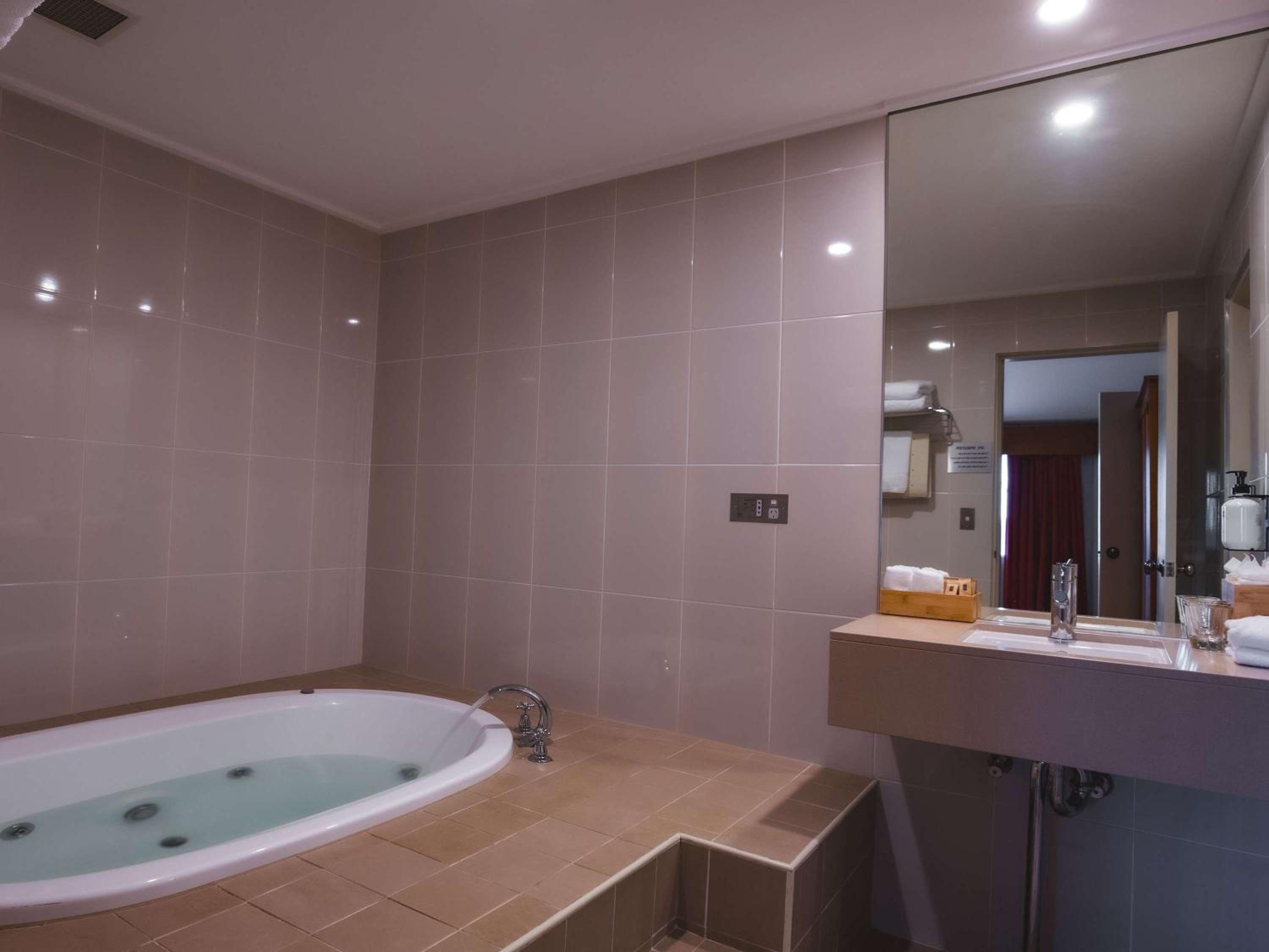 Luxury Suite with One King Bed - Photo 13