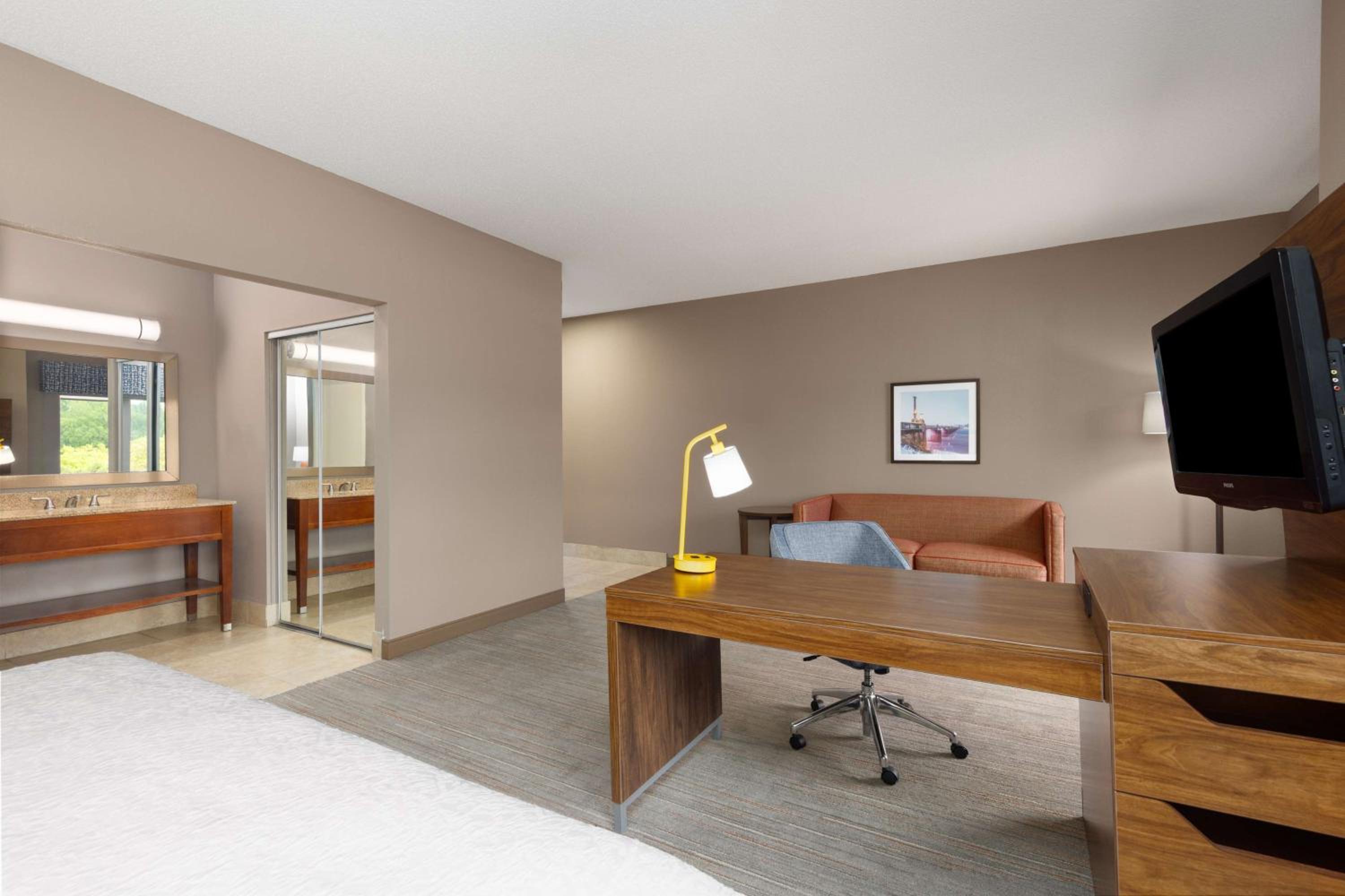 King Studio Suite - Non-Smoking - Photo 4